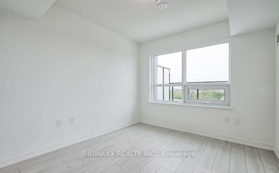 556 Marlee Avenue W, Unit 521 thumbnail 4
