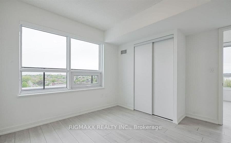 556 Marlee Avenue W, Unit 521 thumbnail 5