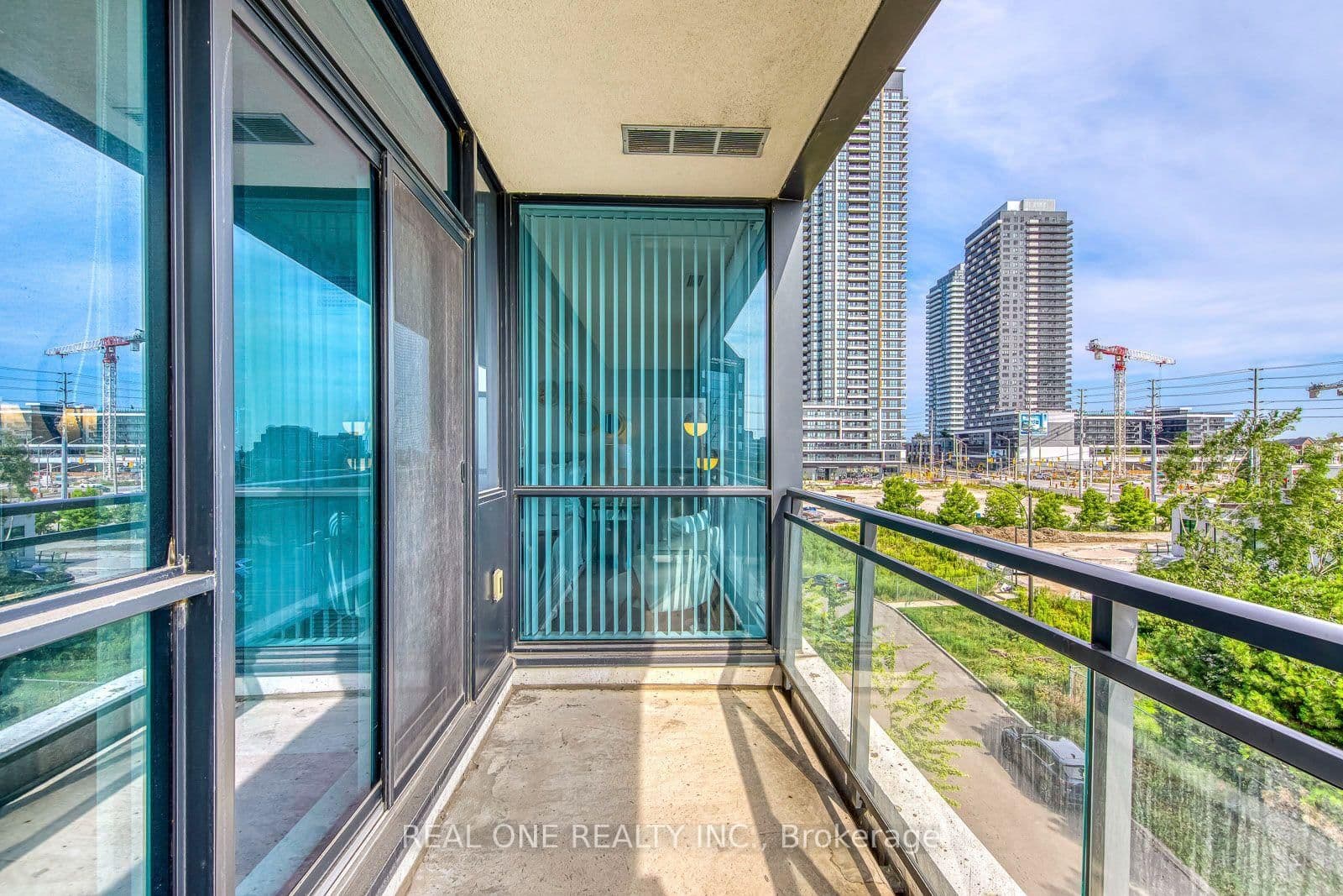 55 Eglinton Avenue W, Unit 407 thumbnail 21