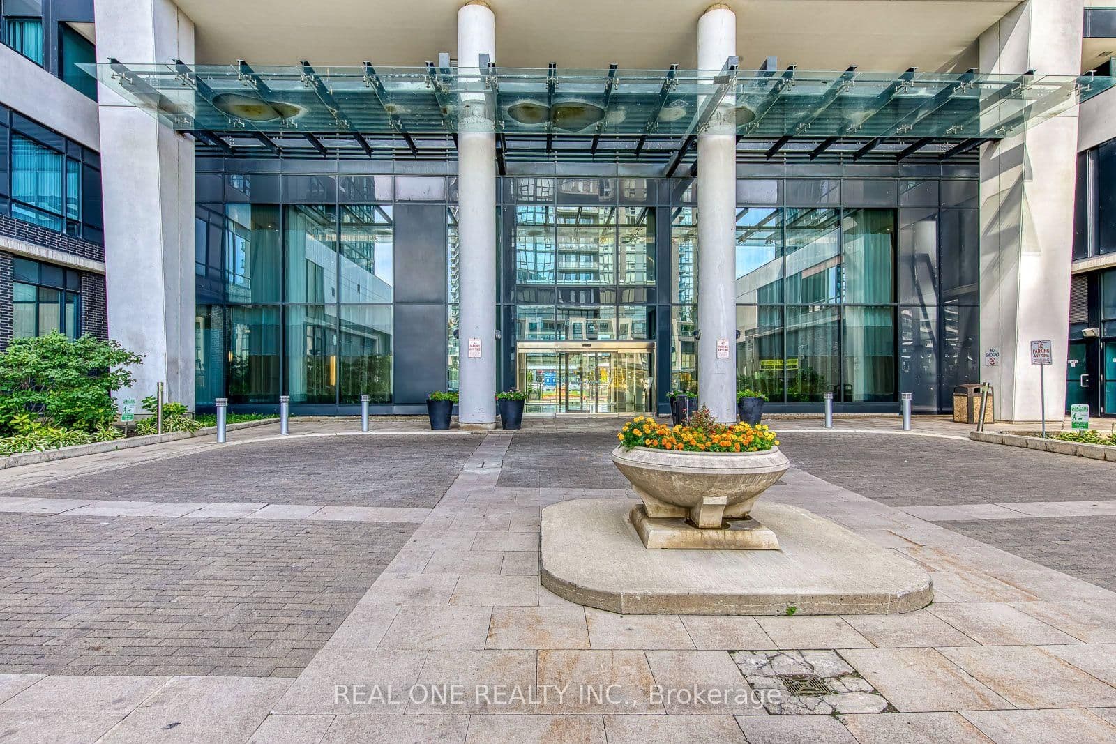 55 Eglinton Avenue W, Unit 407 thumbnail 3