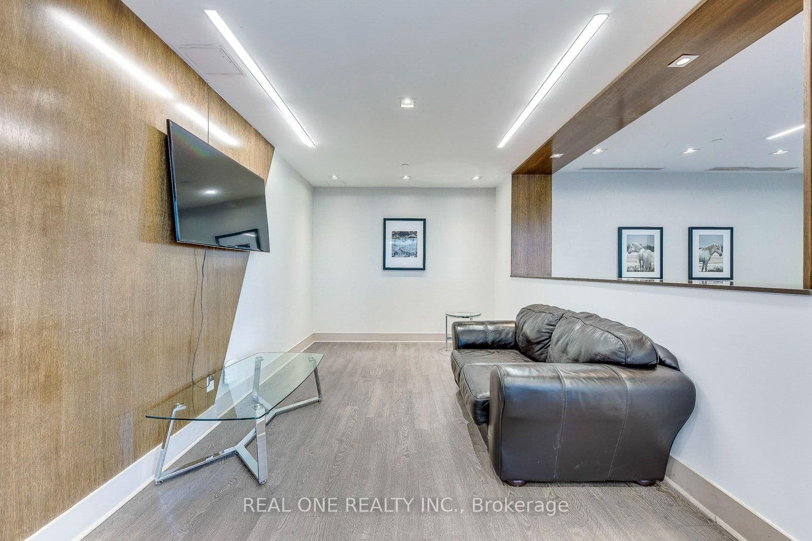 55 Eglinton Avenue W, Unit 407 thumbnail 40