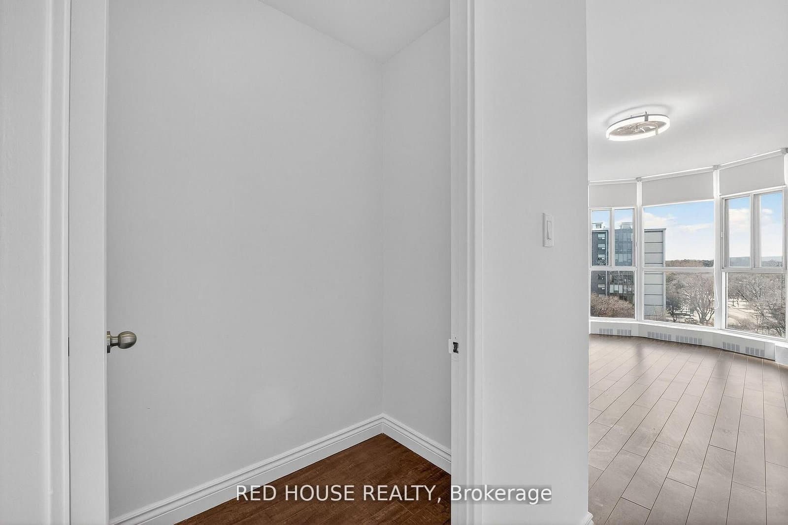 5250 Lakeshore Road, Unit 809 thumbnail 25