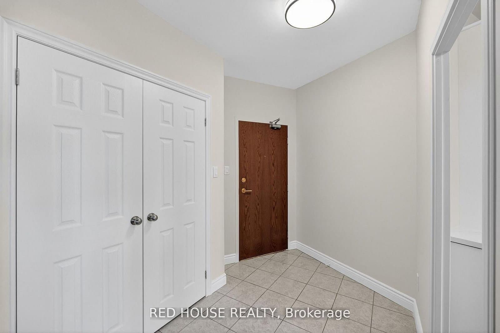 5250 Lakeshore Road, Unit 809 thumbnail 4