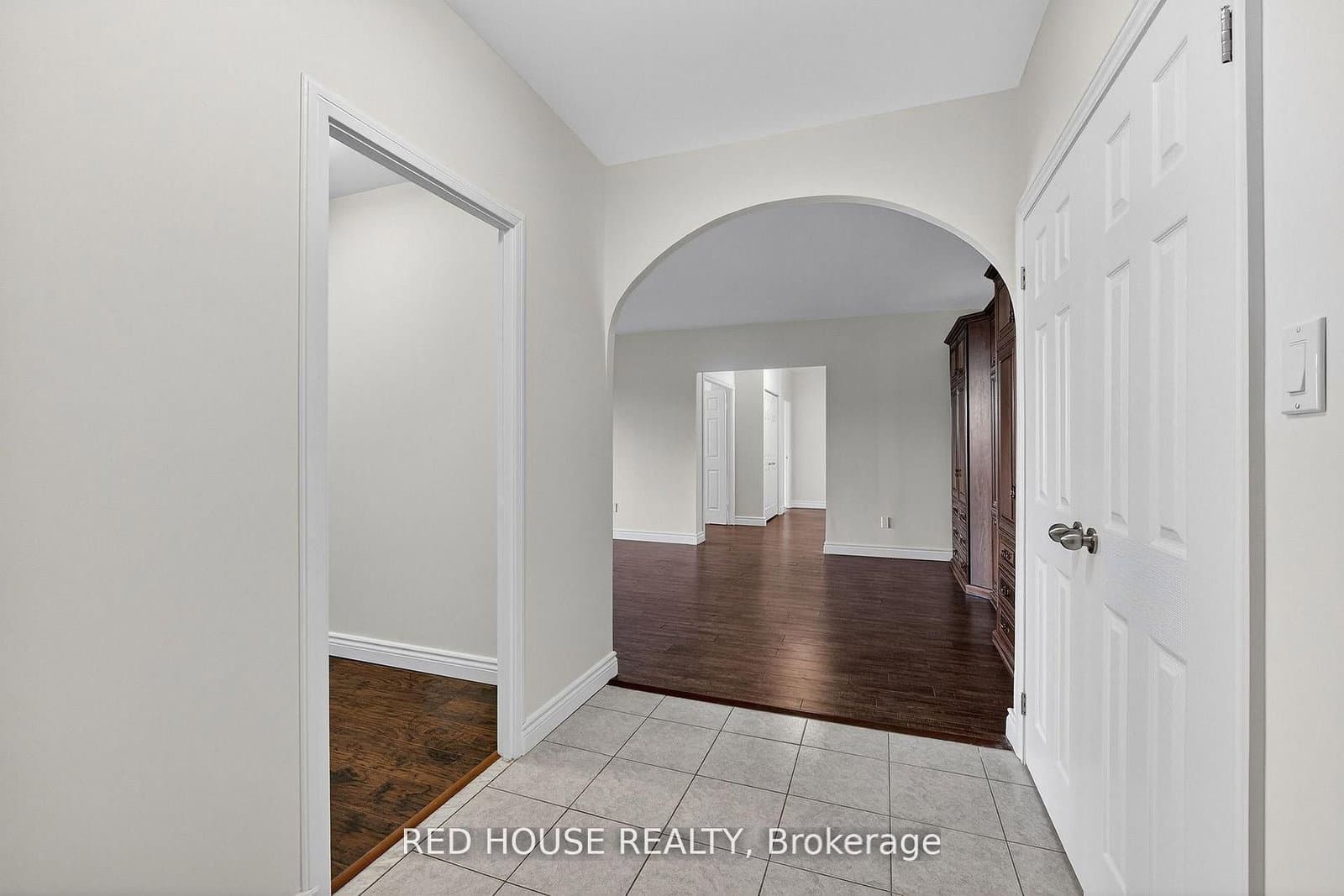 5250 Lakeshore Road, Unit 809 thumbnail 5