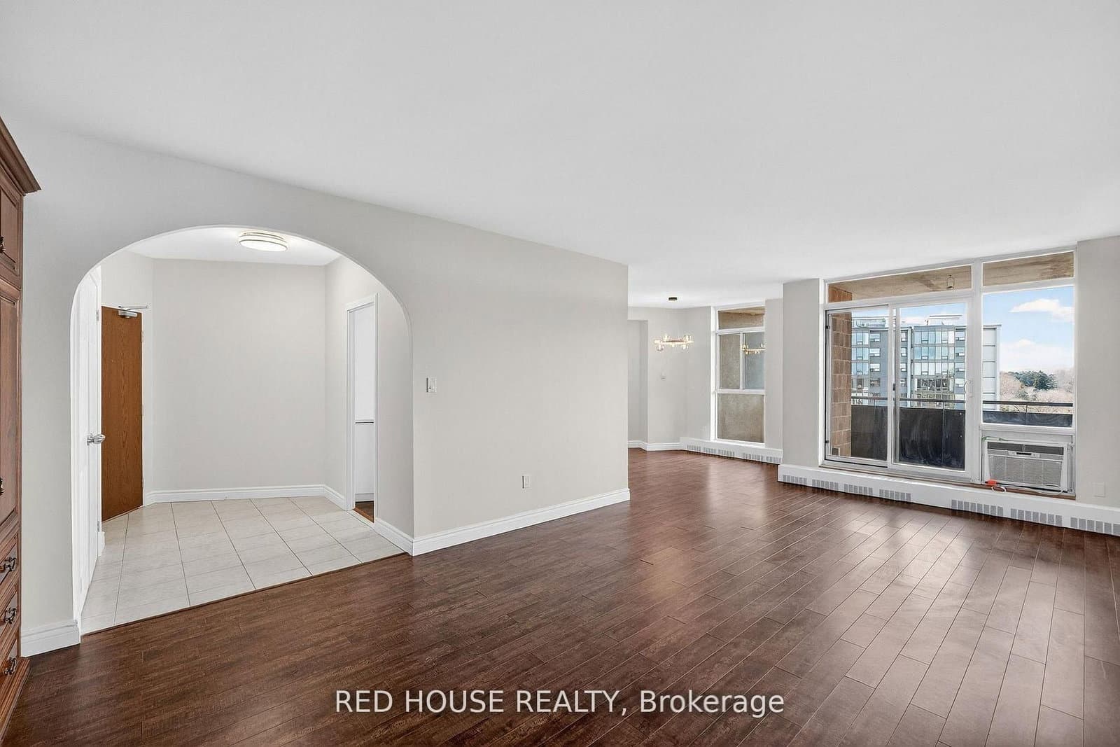 5250 Lakeshore Road, Unit 809 thumbnail 8