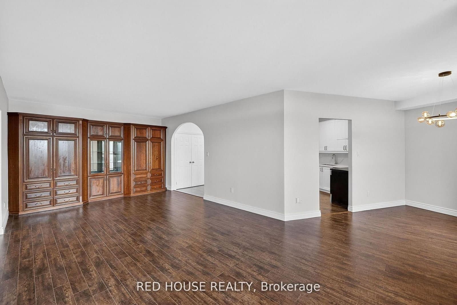 5250 Lakeshore Road, Unit 809 thumbnail 9