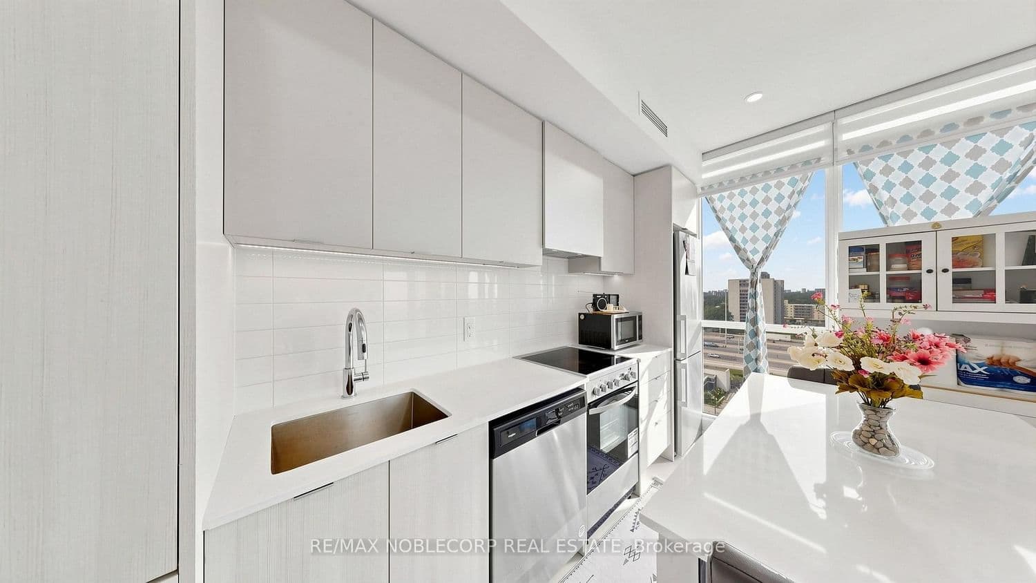 10 Gibbs Road, Unit 1005 thumbnail 16