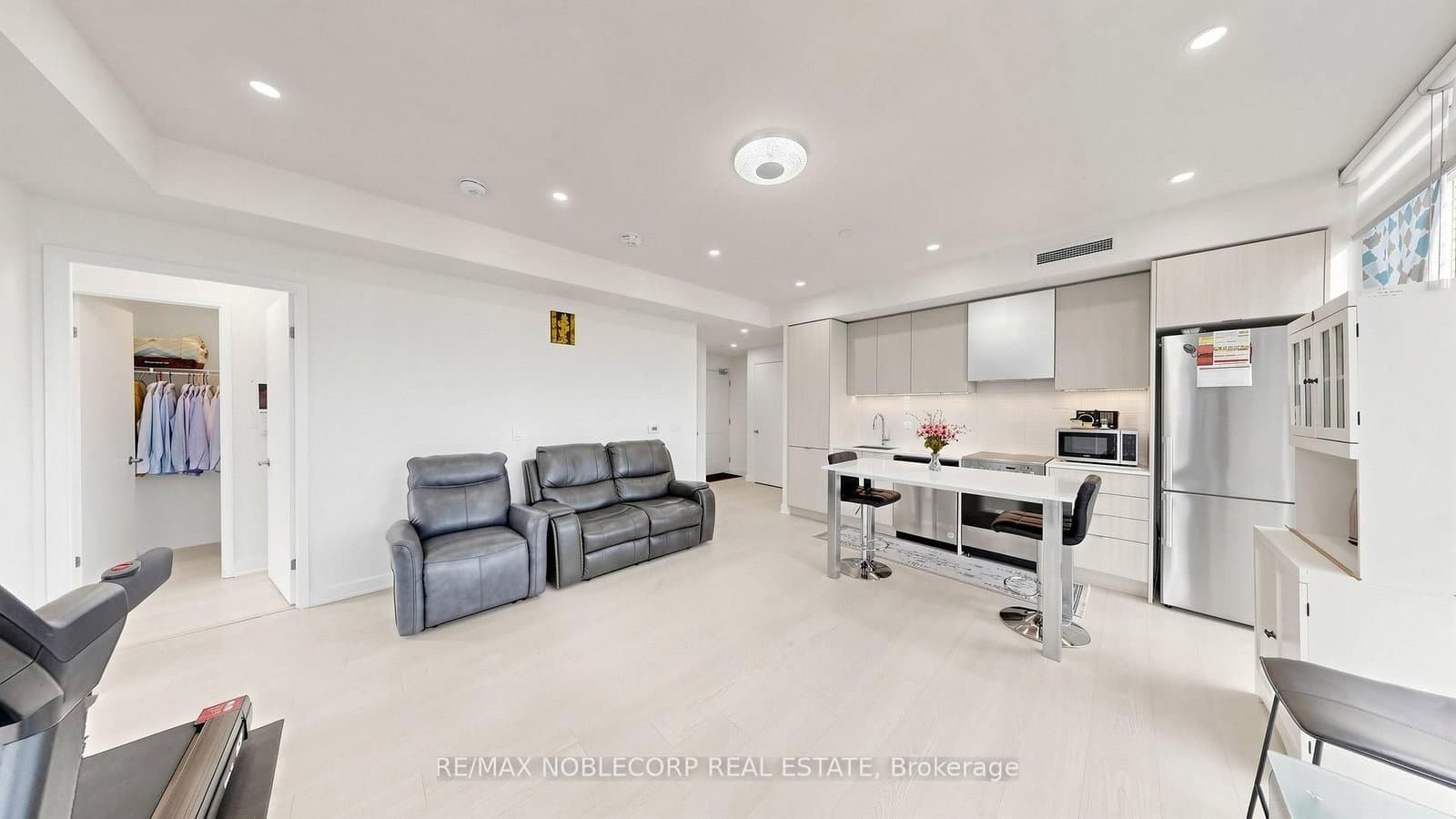 10 Gibbs Road, Unit 1005 thumbnail 6