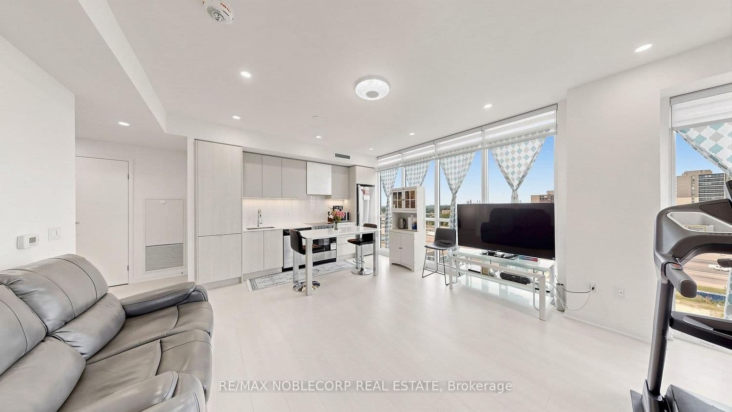 10 Gibbs Road, Unit 1005 thumbnail 9