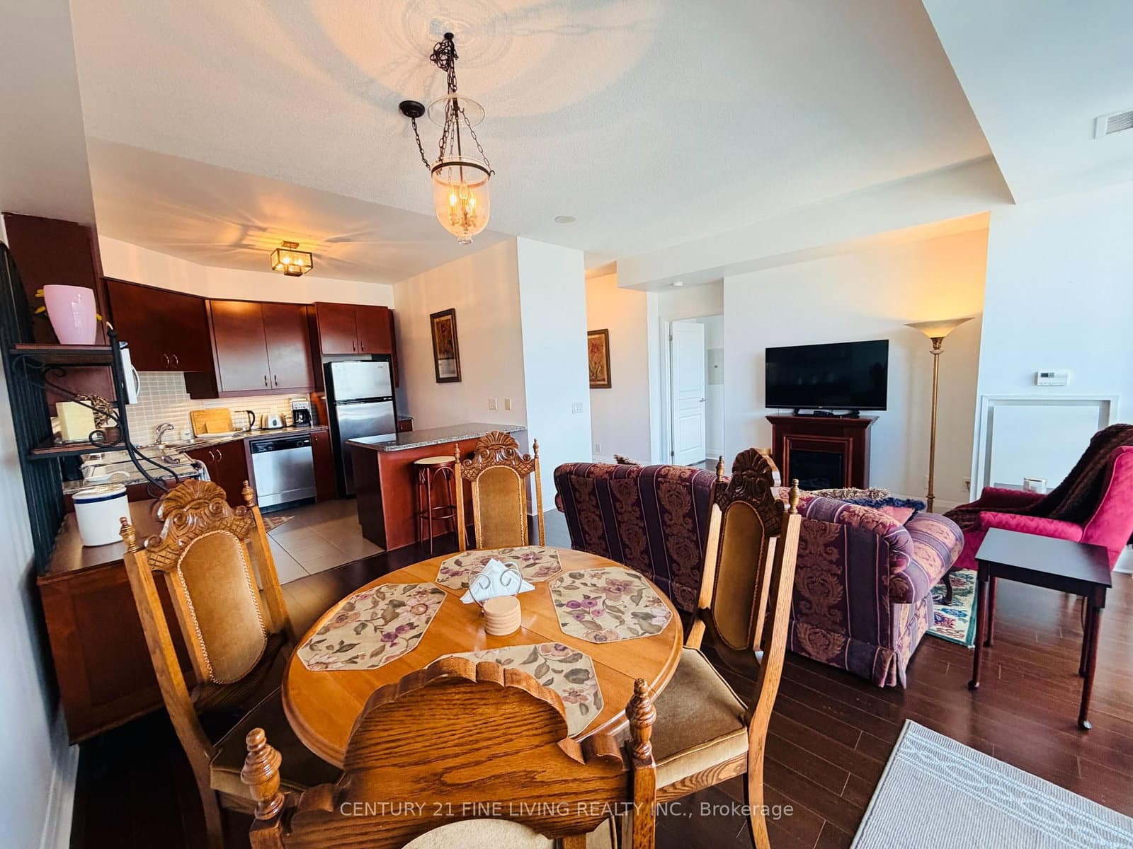1 Hurontario Street, Unit 201 thumbnail 10