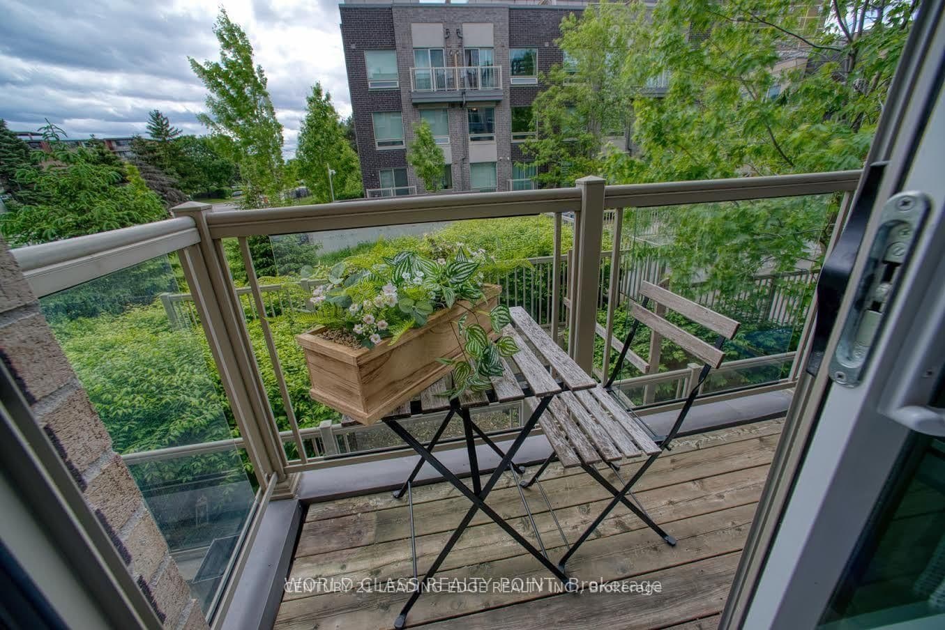 7 Applewood Lane E, Unit 221 thumbnail 9
