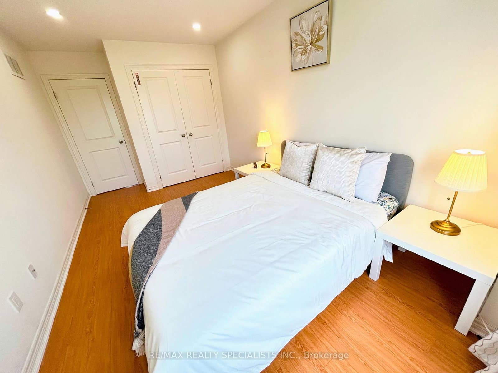55 Dufay Road thumbnail 20