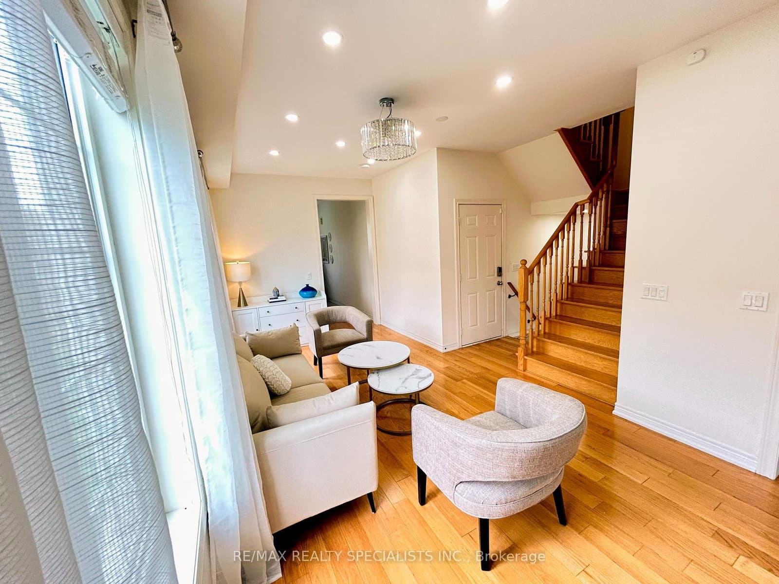 55 Dufay Road thumbnail 5
