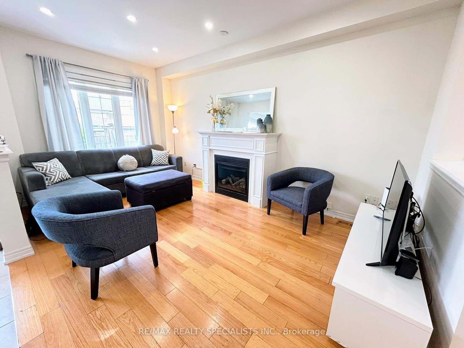 55 Dufay Road thumbnail 7
