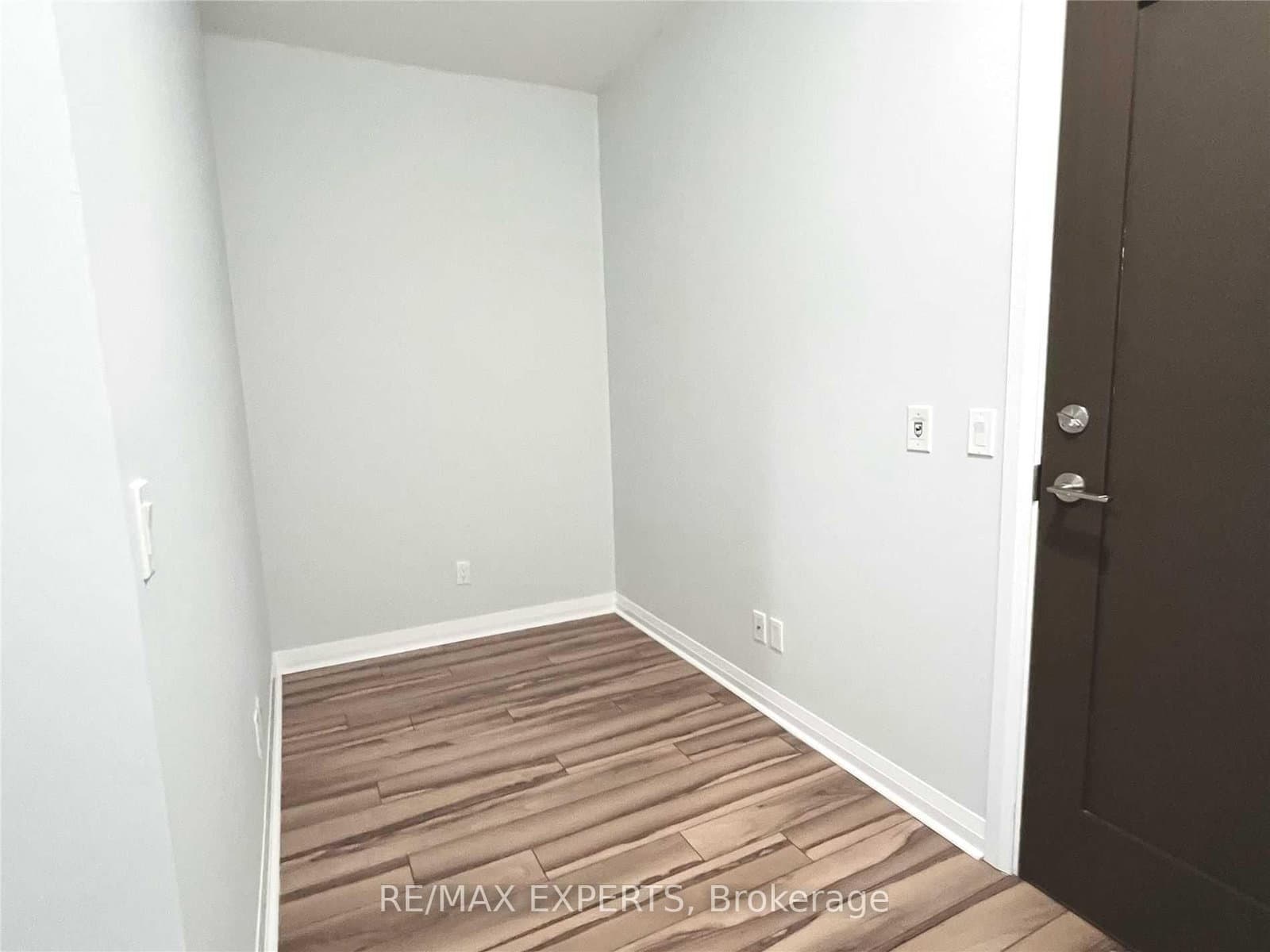 75 Eglinton Avenue W, Unit 1005 thumbnail 10
