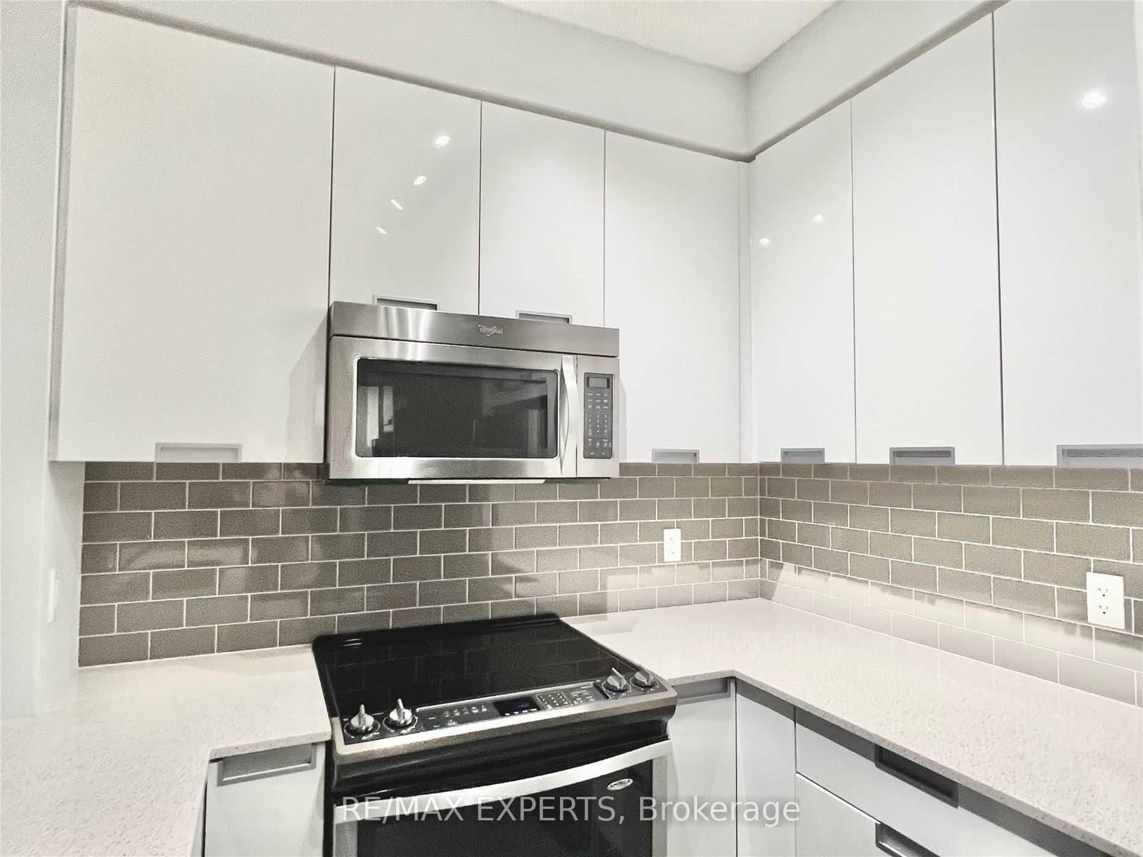 75 Eglinton Avenue W, Unit 1005 thumbnail 3