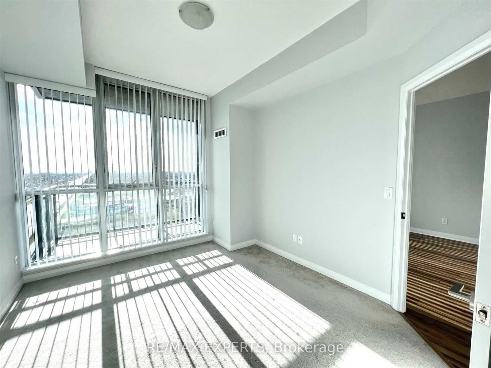75 Eglinton Avenue W, Unit 1005 thumbnail 8