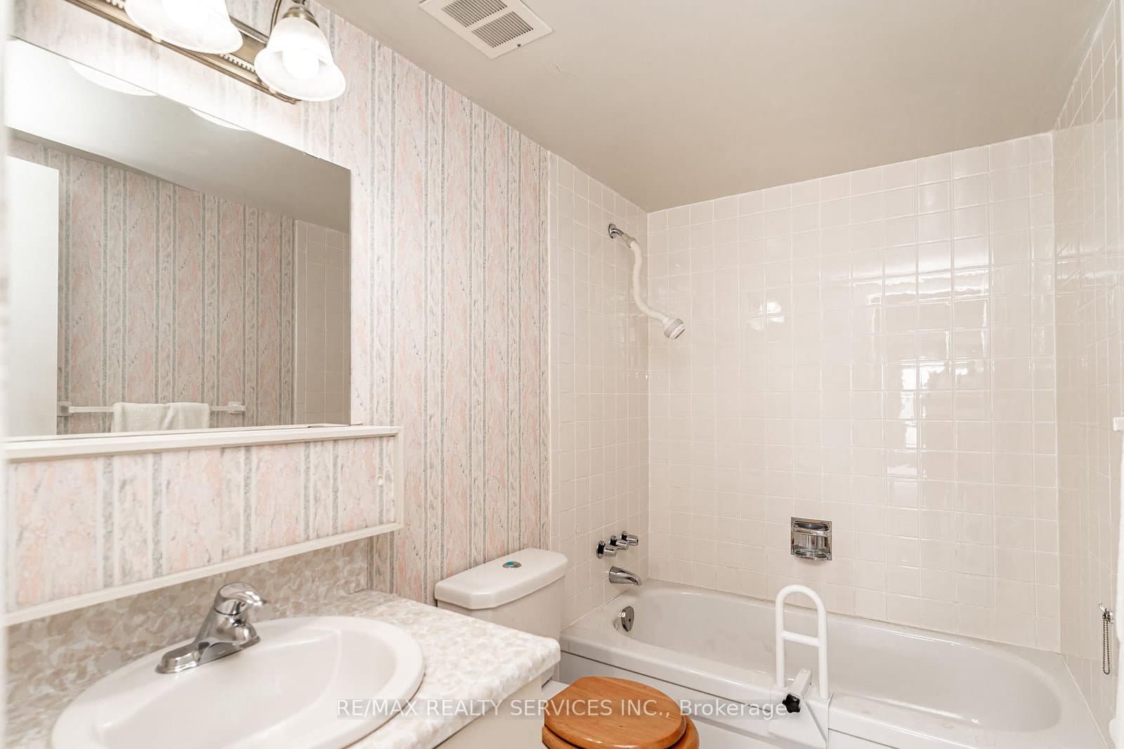 18 Knightsbridge Road, Unit 2102 thumbnail 28