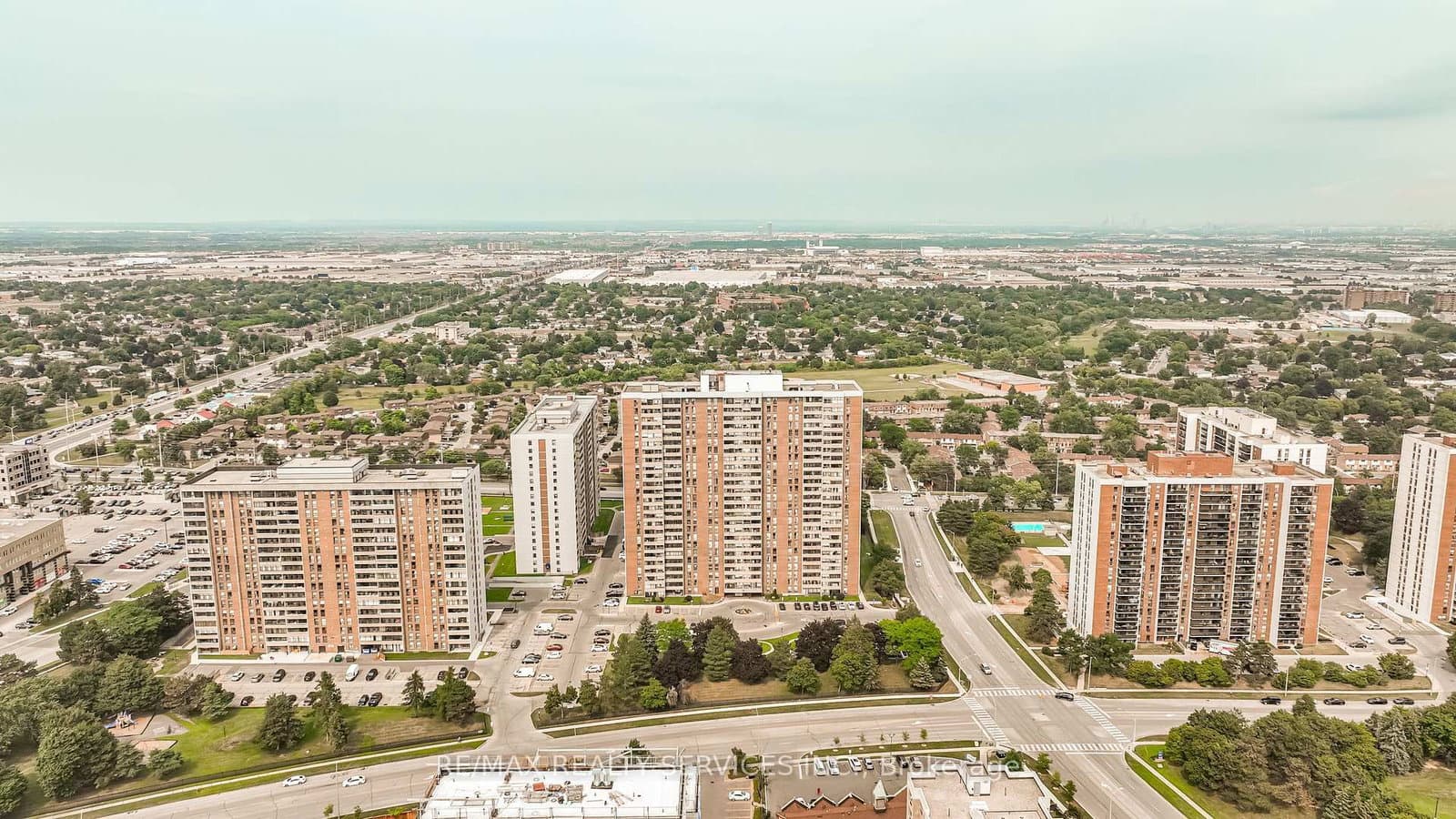 18 Knightsbridge Road, Unit 2102 thumbnail 43