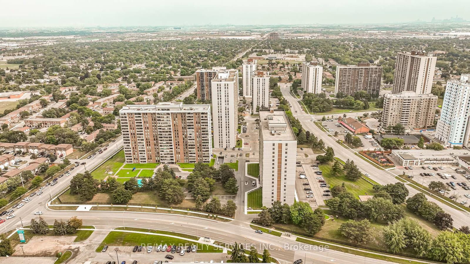 18 Knightsbridge Road, Unit 2102 thumbnail 45