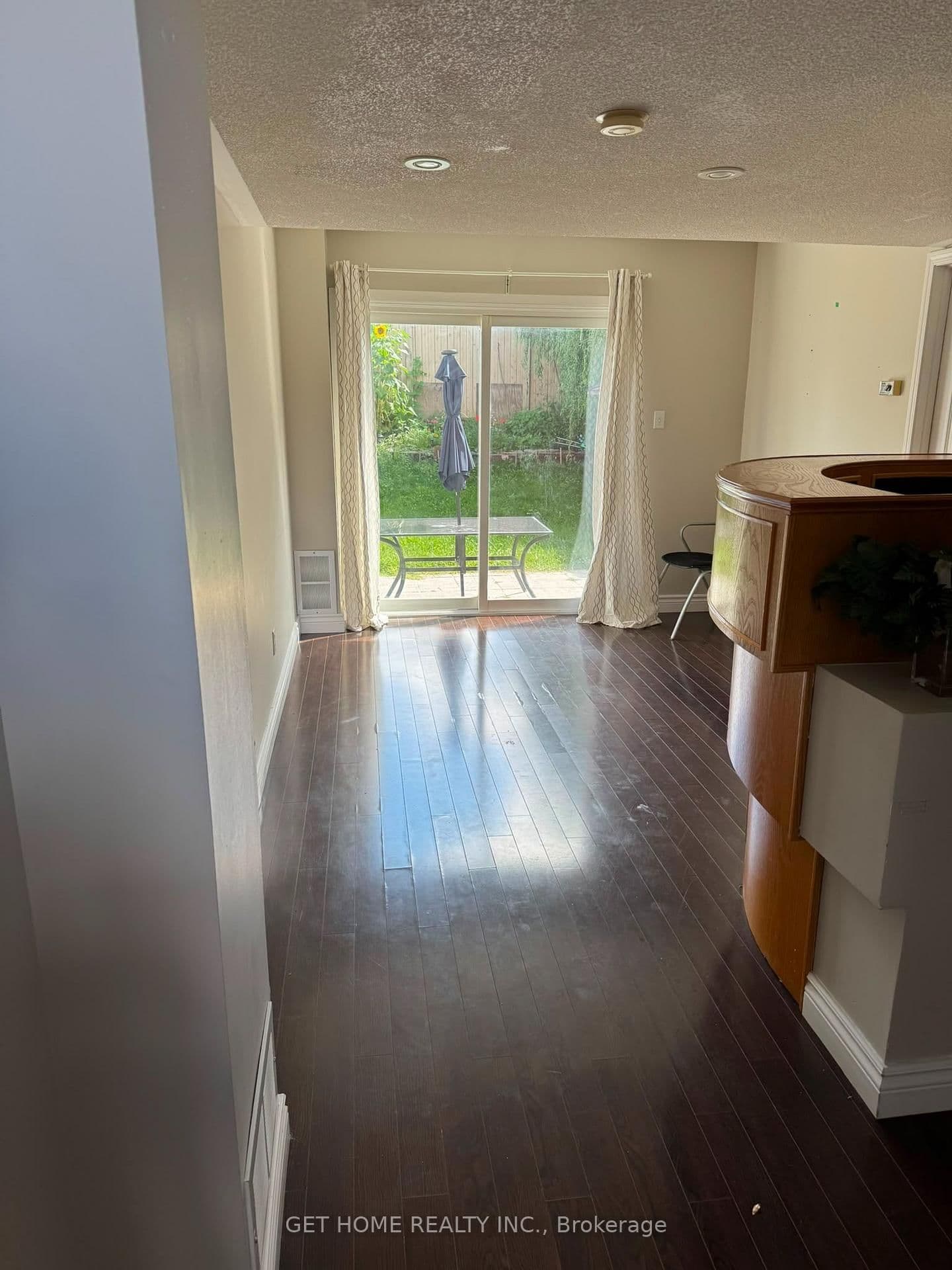 76 Dunlop Court, Unit Main thumbnail 5