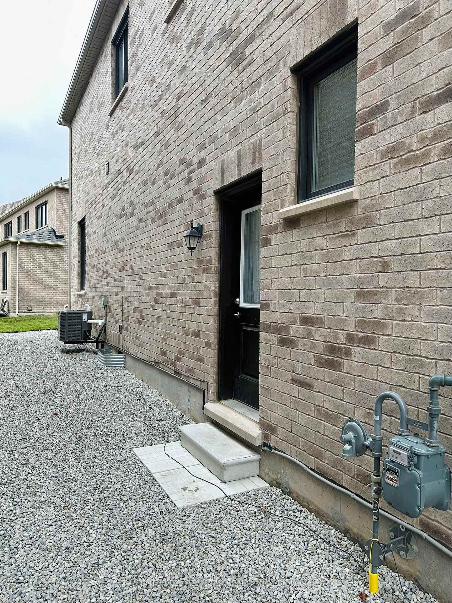 441 Bergamot Avenue thumbnail 4