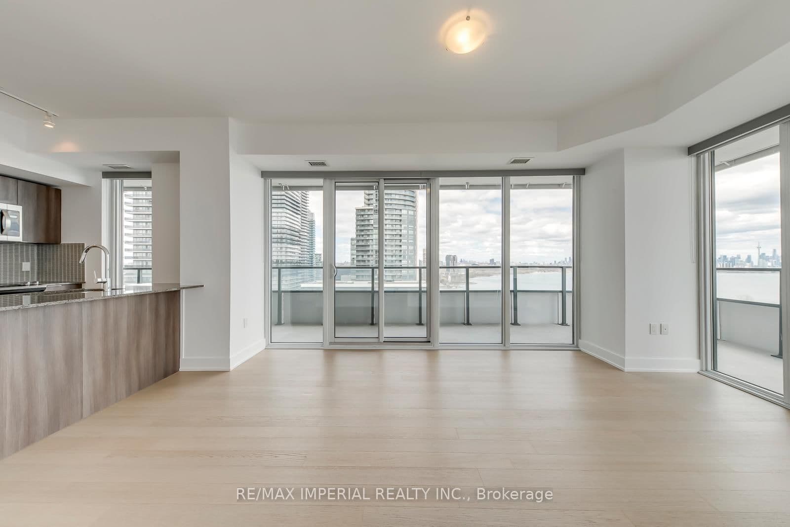 20 Shore Breeze Drive, Unit 2007 thumbnail 18