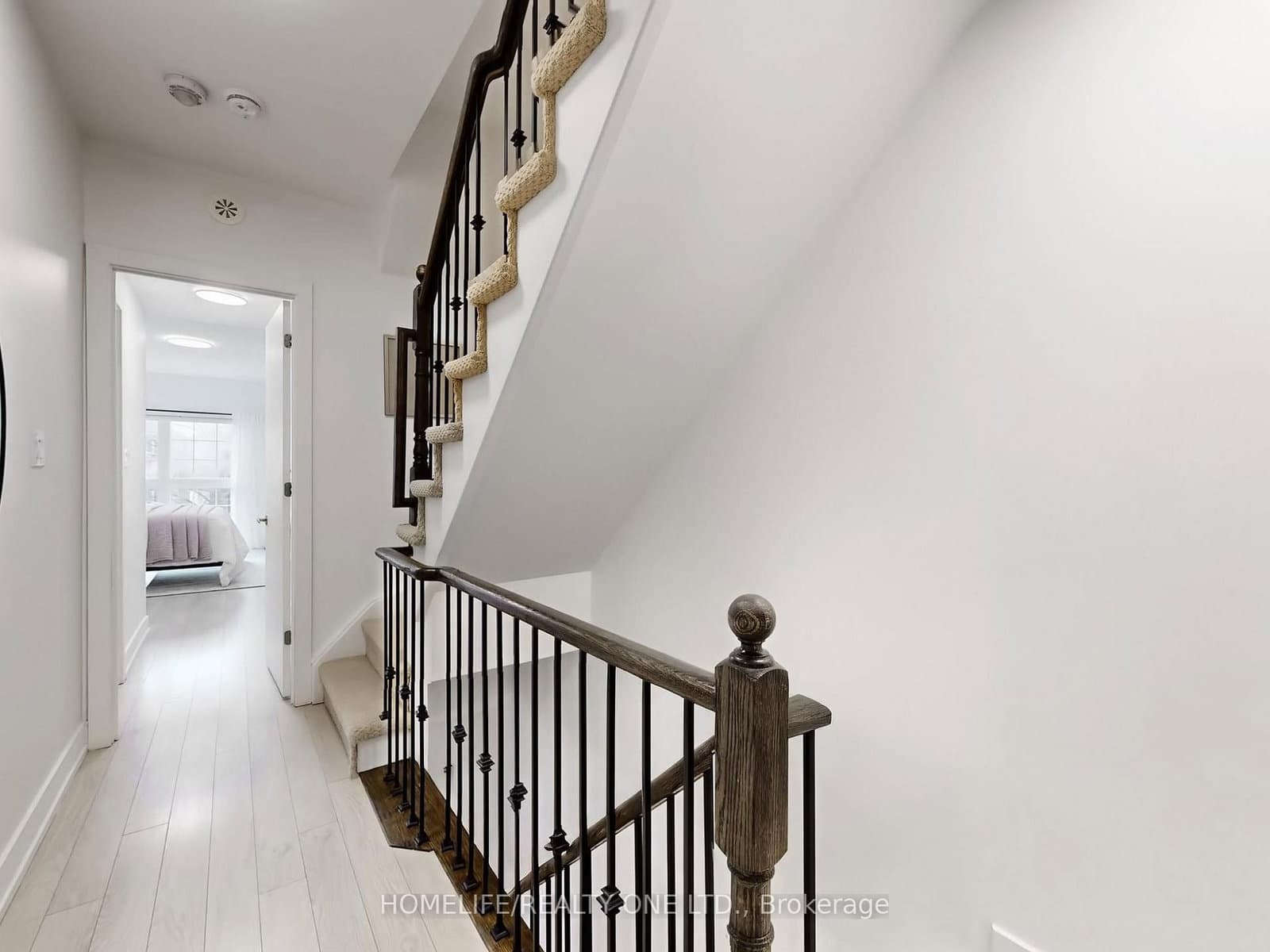 1076 Lansdowne Avenue thumbnail 13