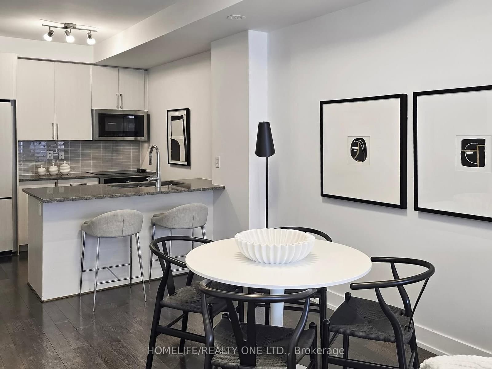 1076 Lansdowne Avenue thumbnail 9