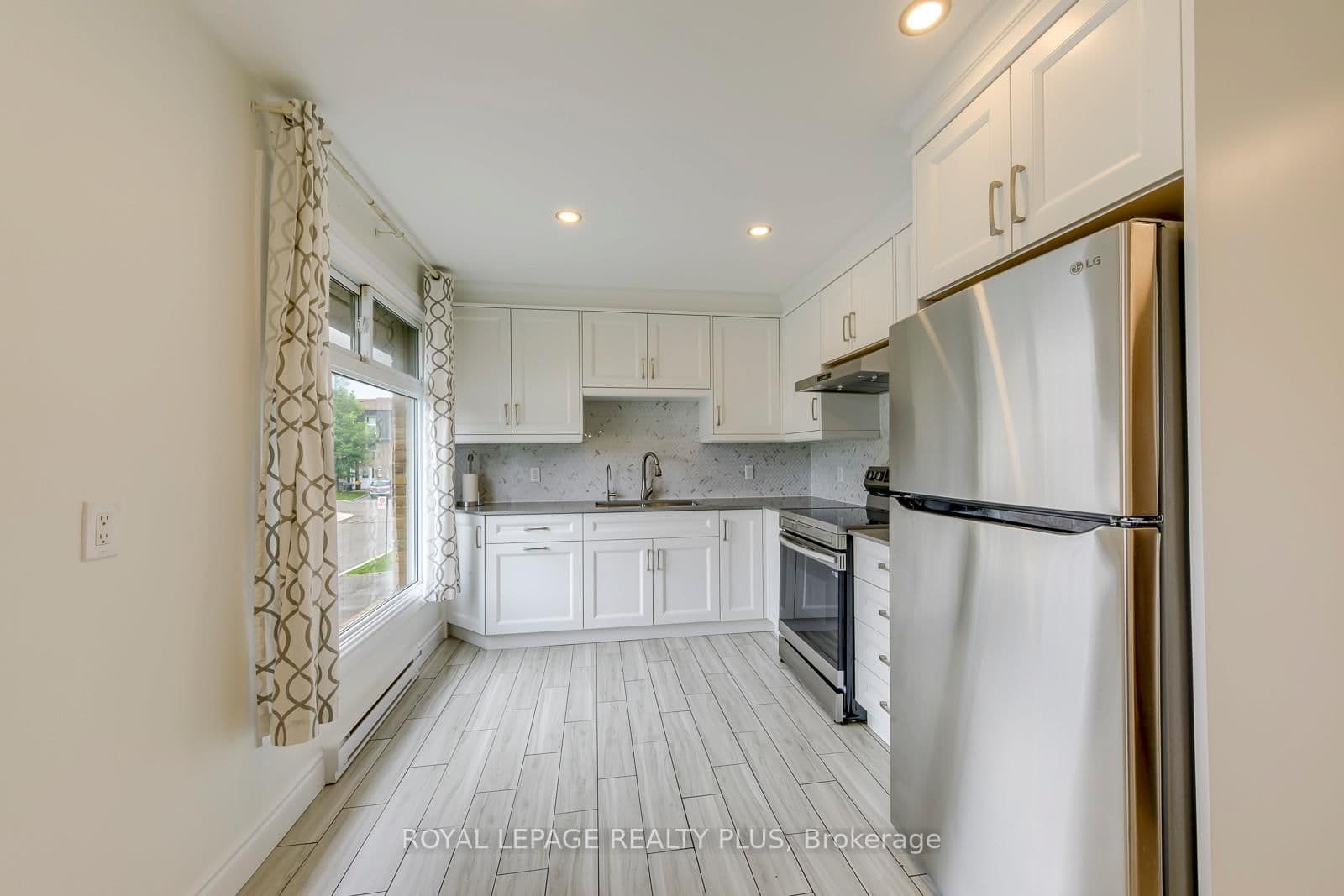 640 RATHBURN Road E, Unit 1 thumbnail 12