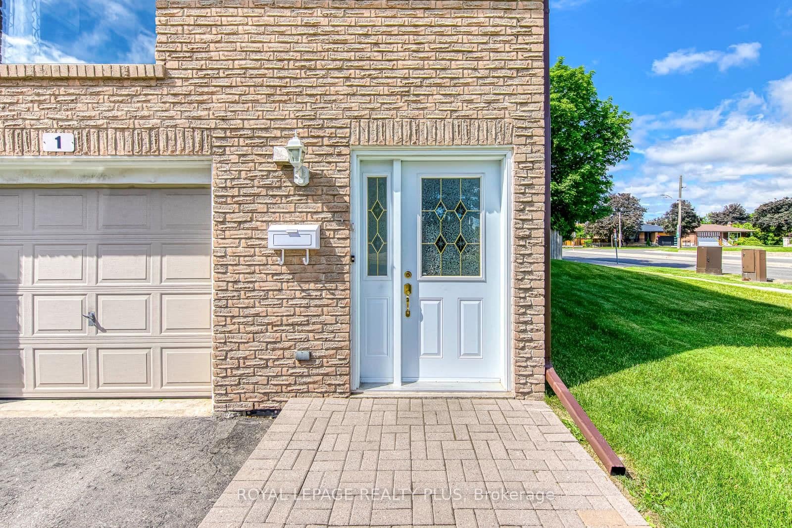 640 RATHBURN Road E, Unit 1 thumbnail 3