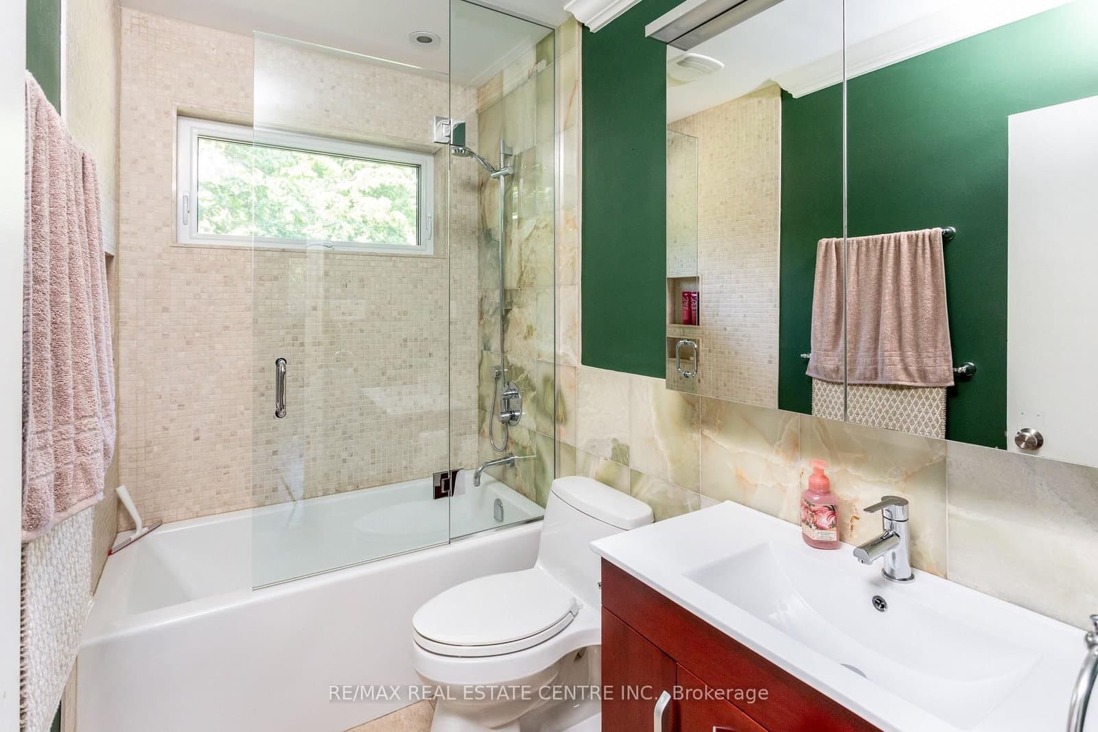 2450 Edenhurst Drive thumbnail 13