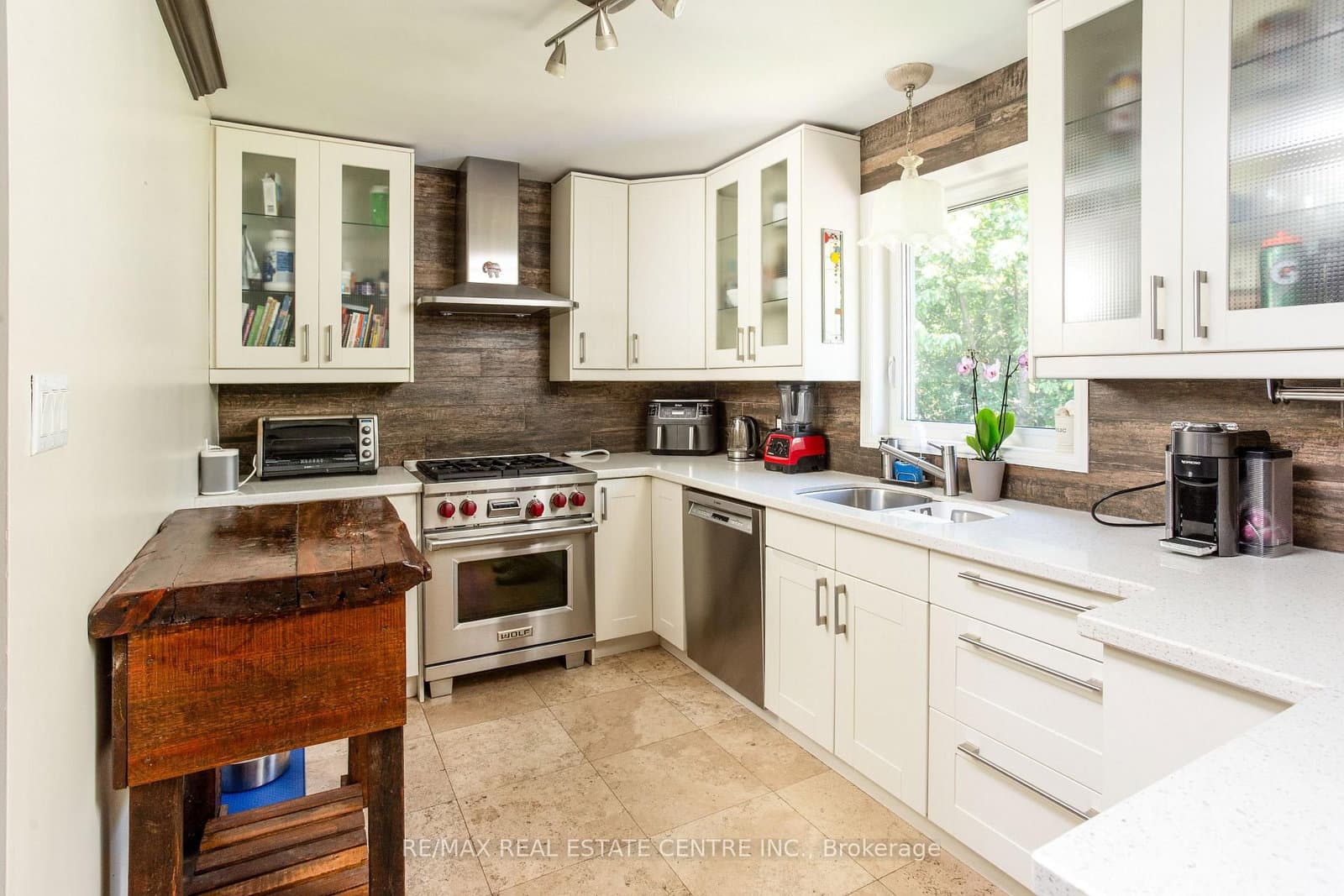 2450 Edenhurst Drive thumbnail 6