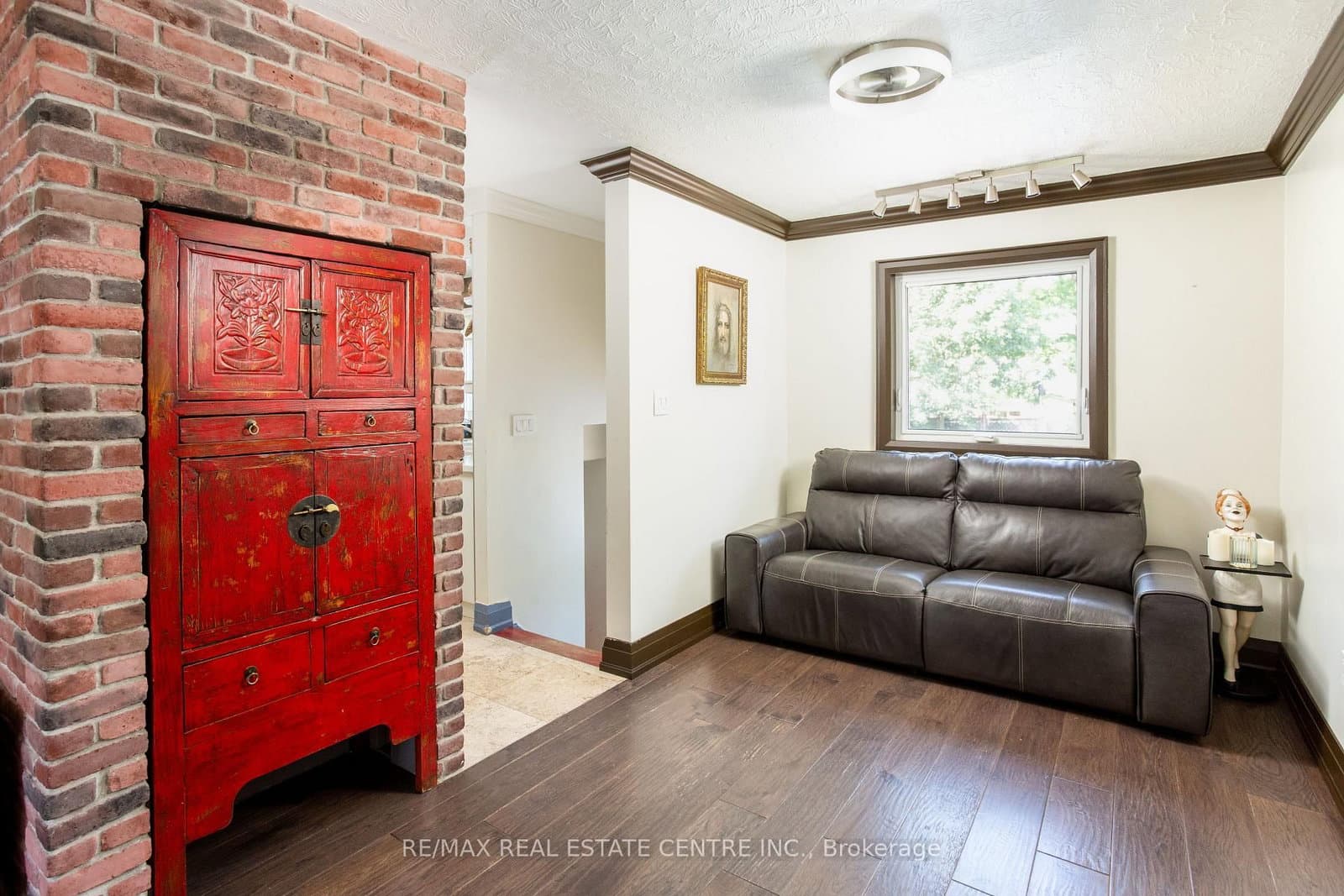 2450 Edenhurst Drive thumbnail 9