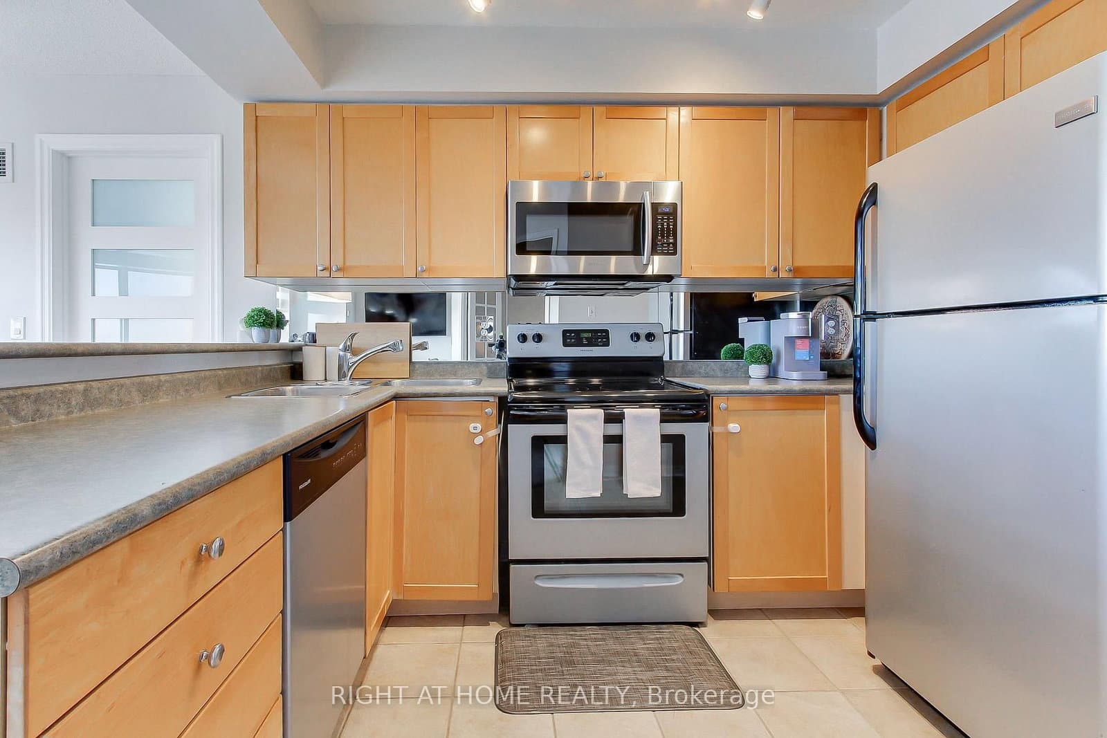 1140 Parkwest Place, Unit 1002 thumbnail 7