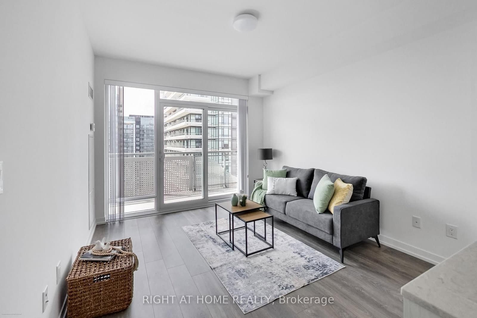 2520 Eglinton Avenue W, Unit 1602 thumbnail 3