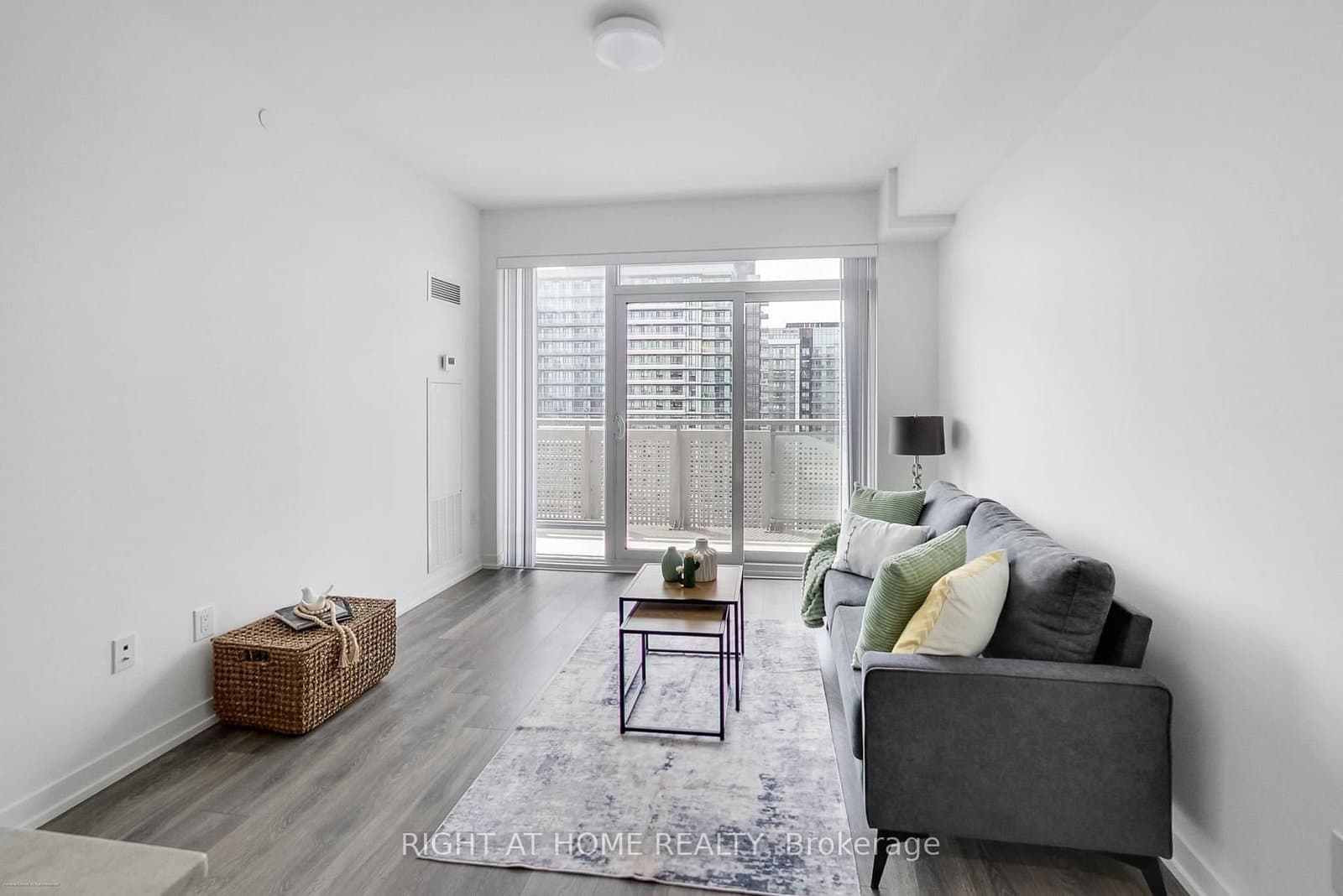 2520 Eglinton Avenue W, Unit 1602 thumbnail 4