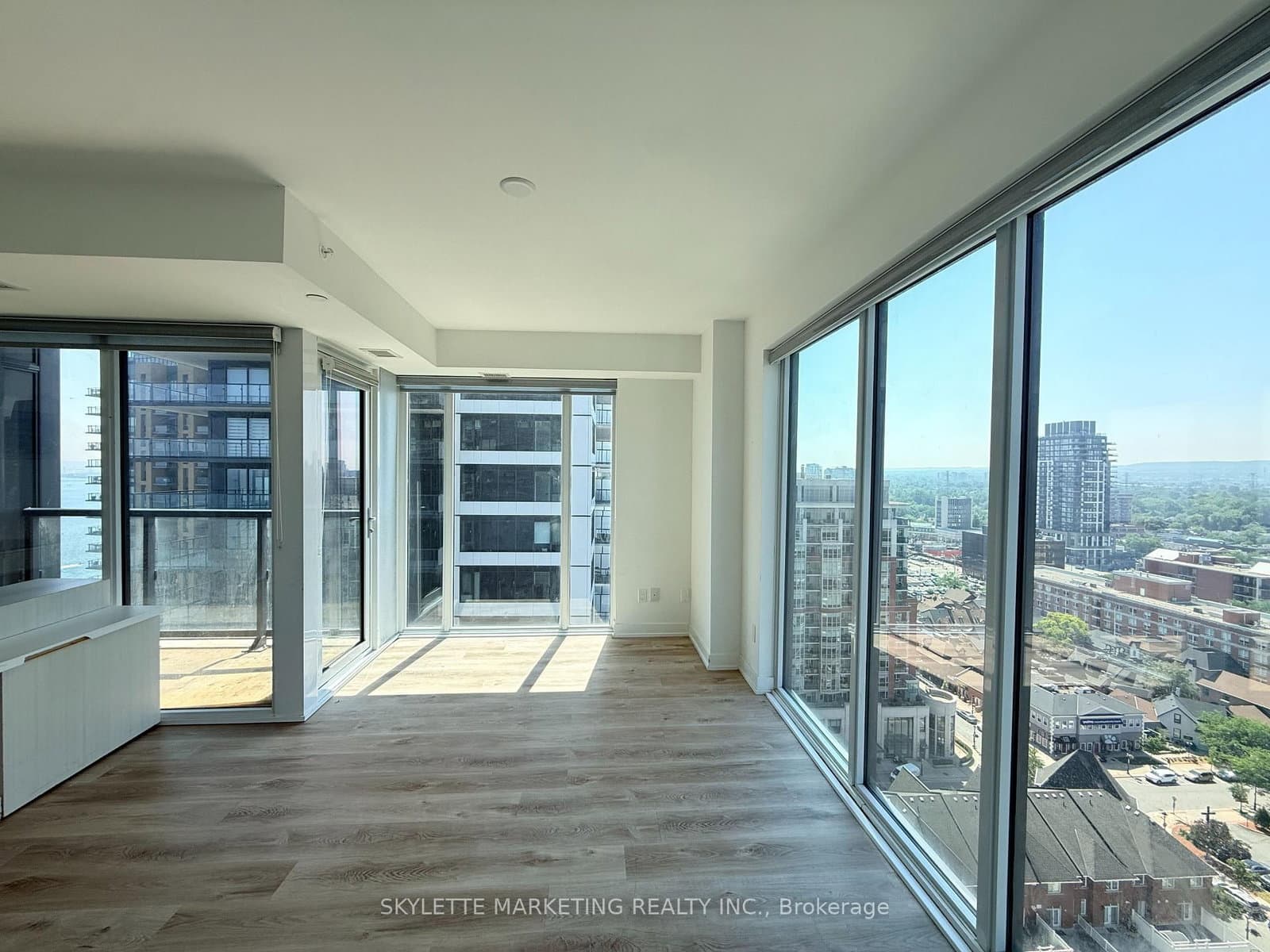 370 Martha Street, Unit 1810 thumbnail 12