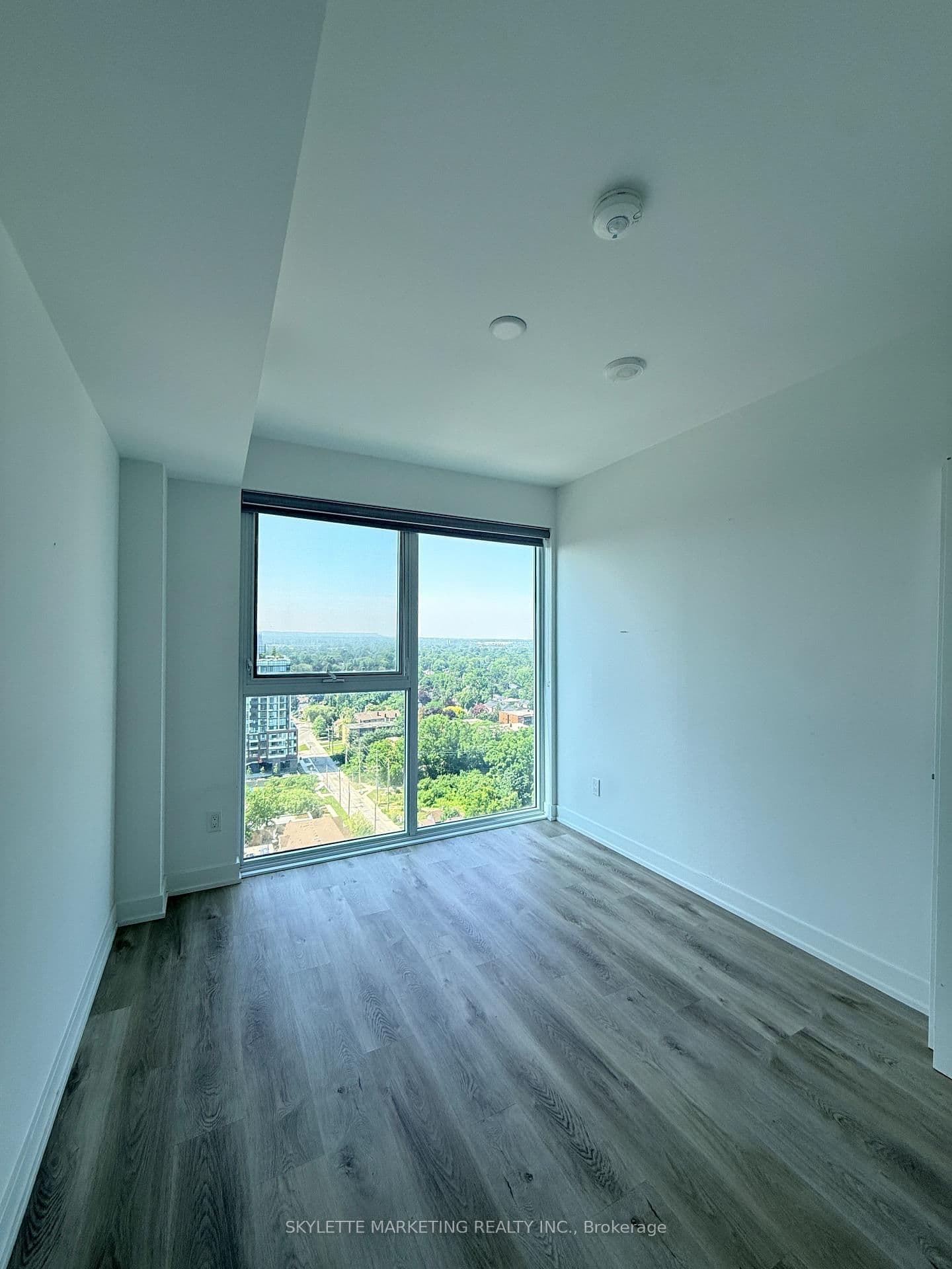 370 Martha Street, Unit 1810 thumbnail 14