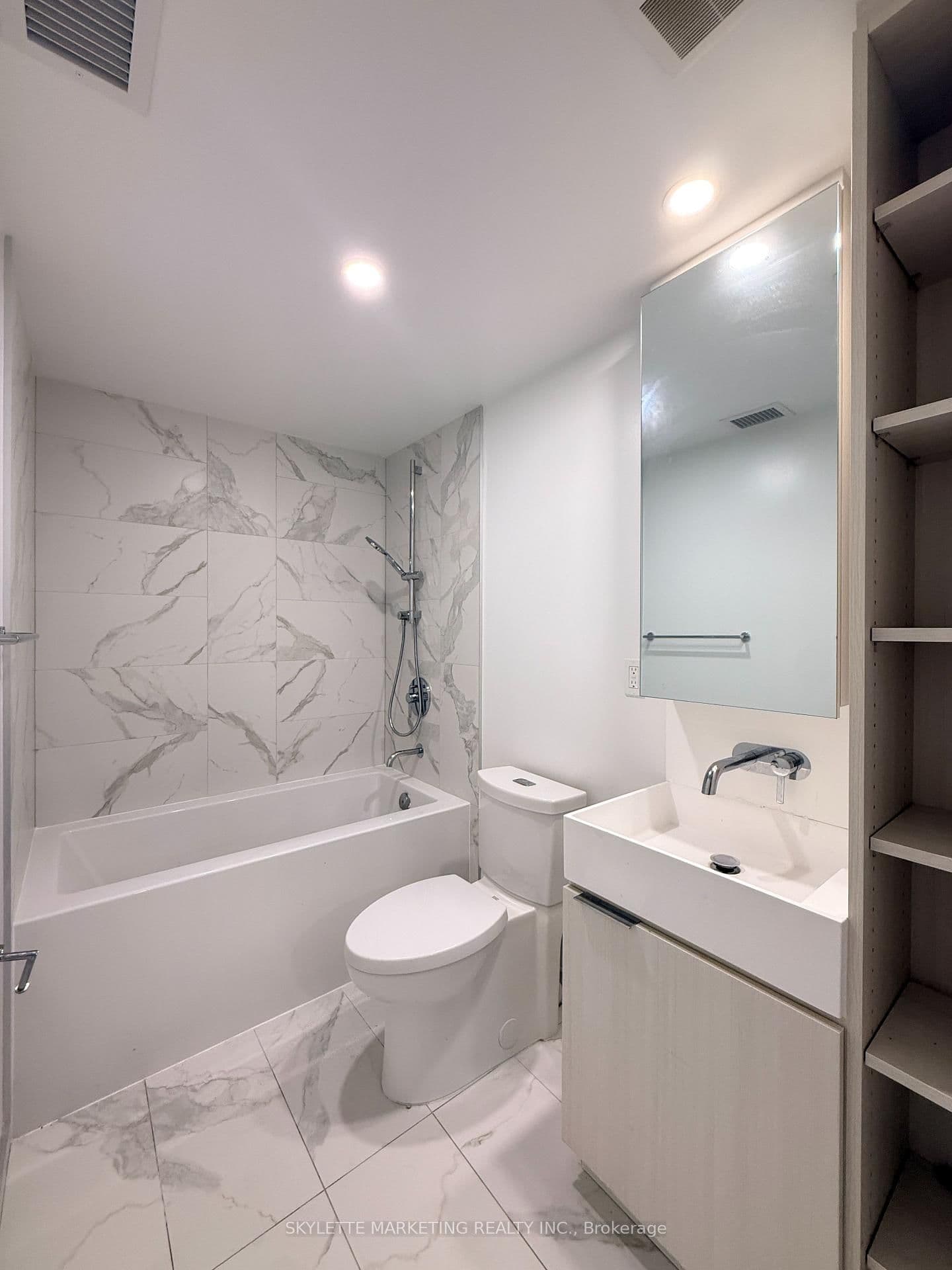 370 Martha Street, Unit 1810 thumbnail 17