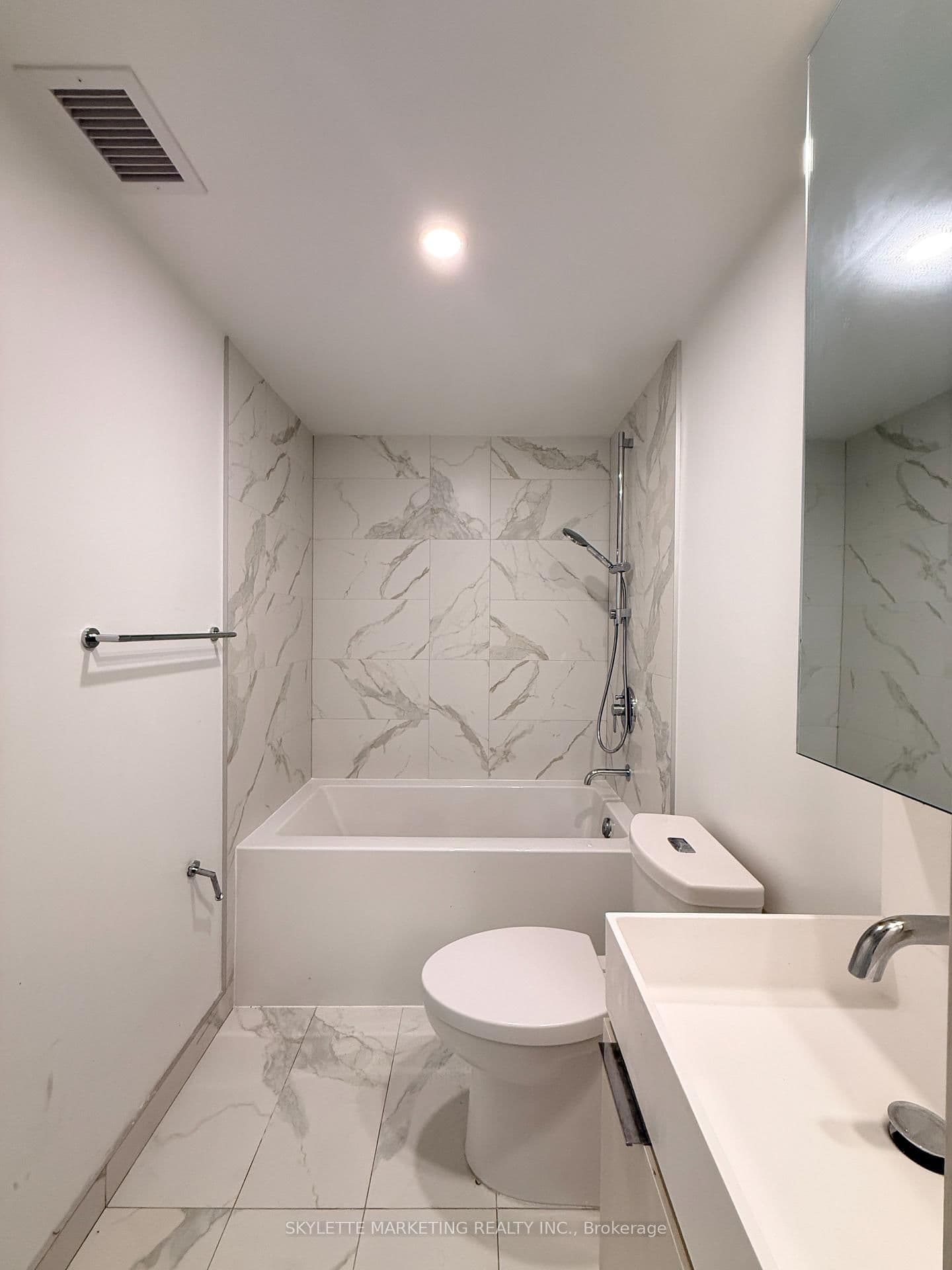 370 Martha Street, Unit 1810 thumbnail 18