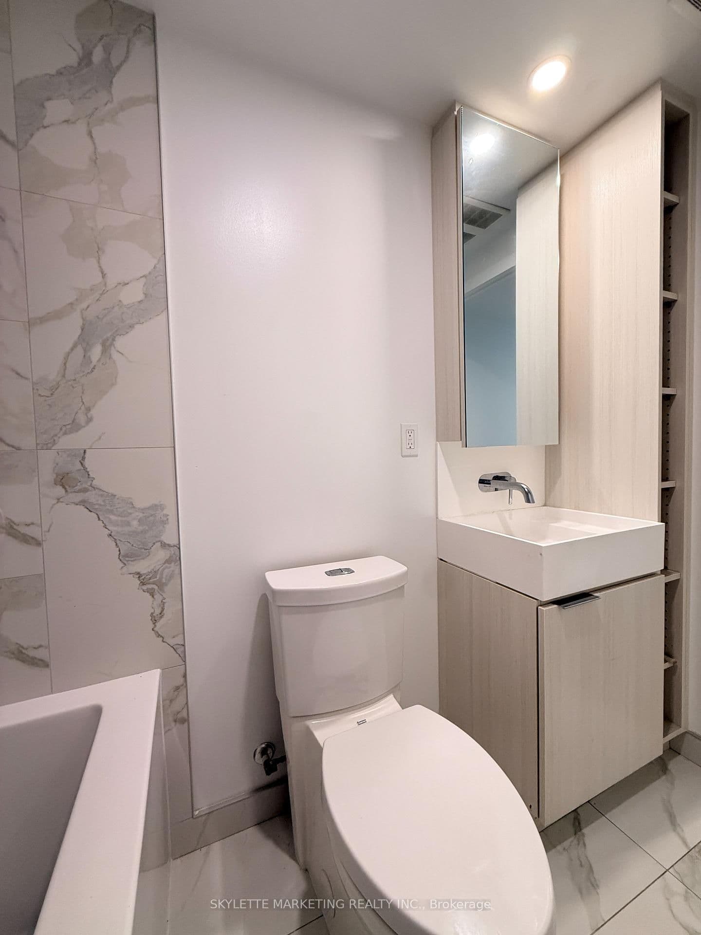 370 Martha Street, Unit 1810 thumbnail 19