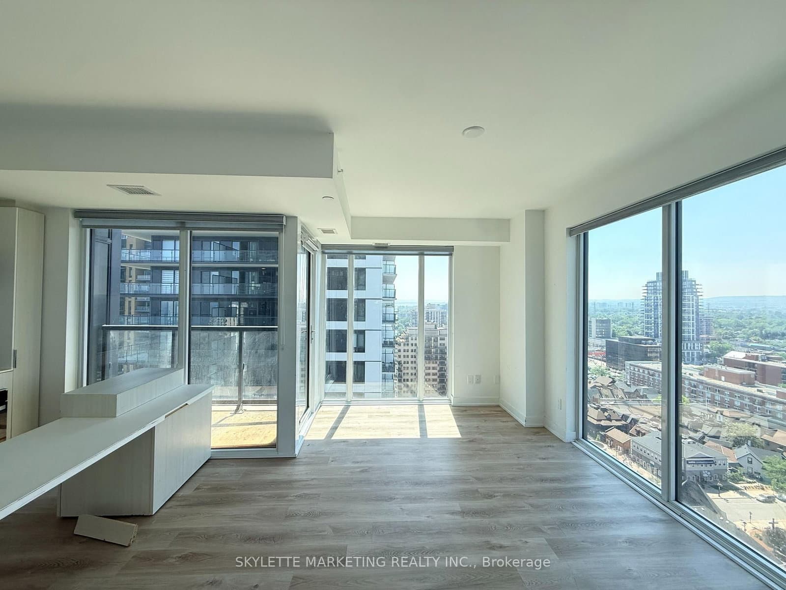 370 Martha Street, Unit 1810 thumbnail 3