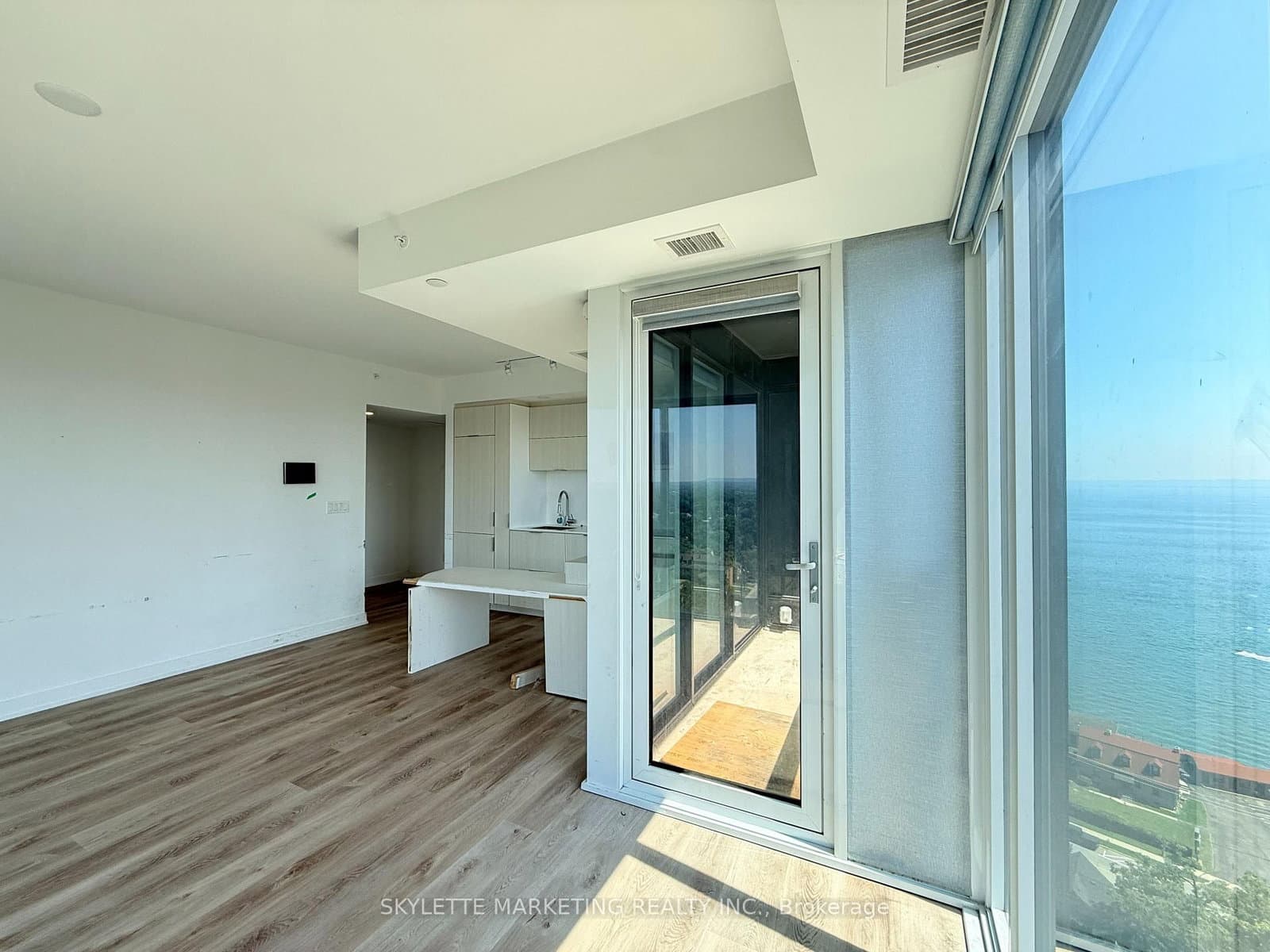 370 Martha Street, Unit 1810 thumbnail 4