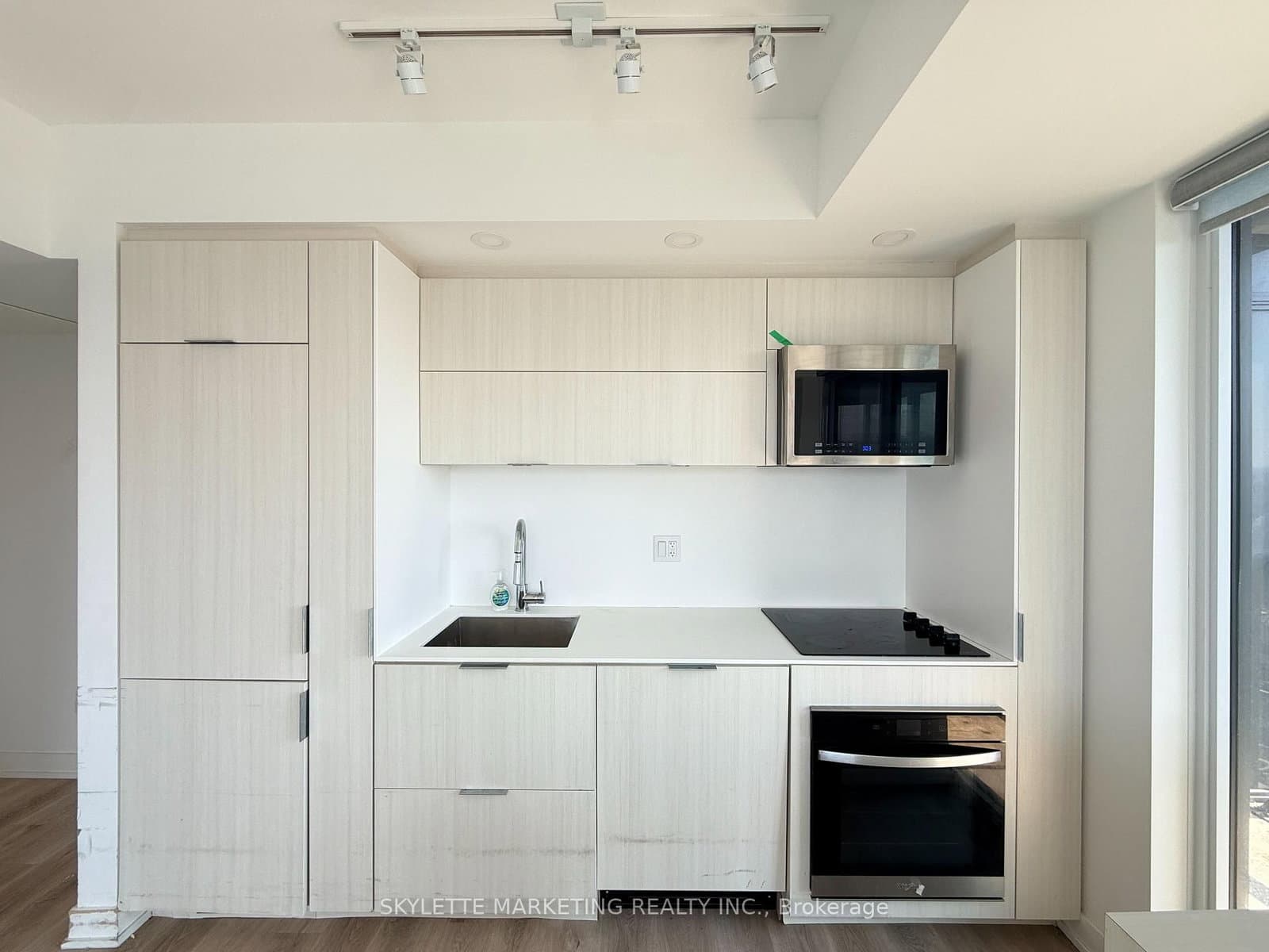 370 Martha Street, Unit 1810 thumbnail 7
