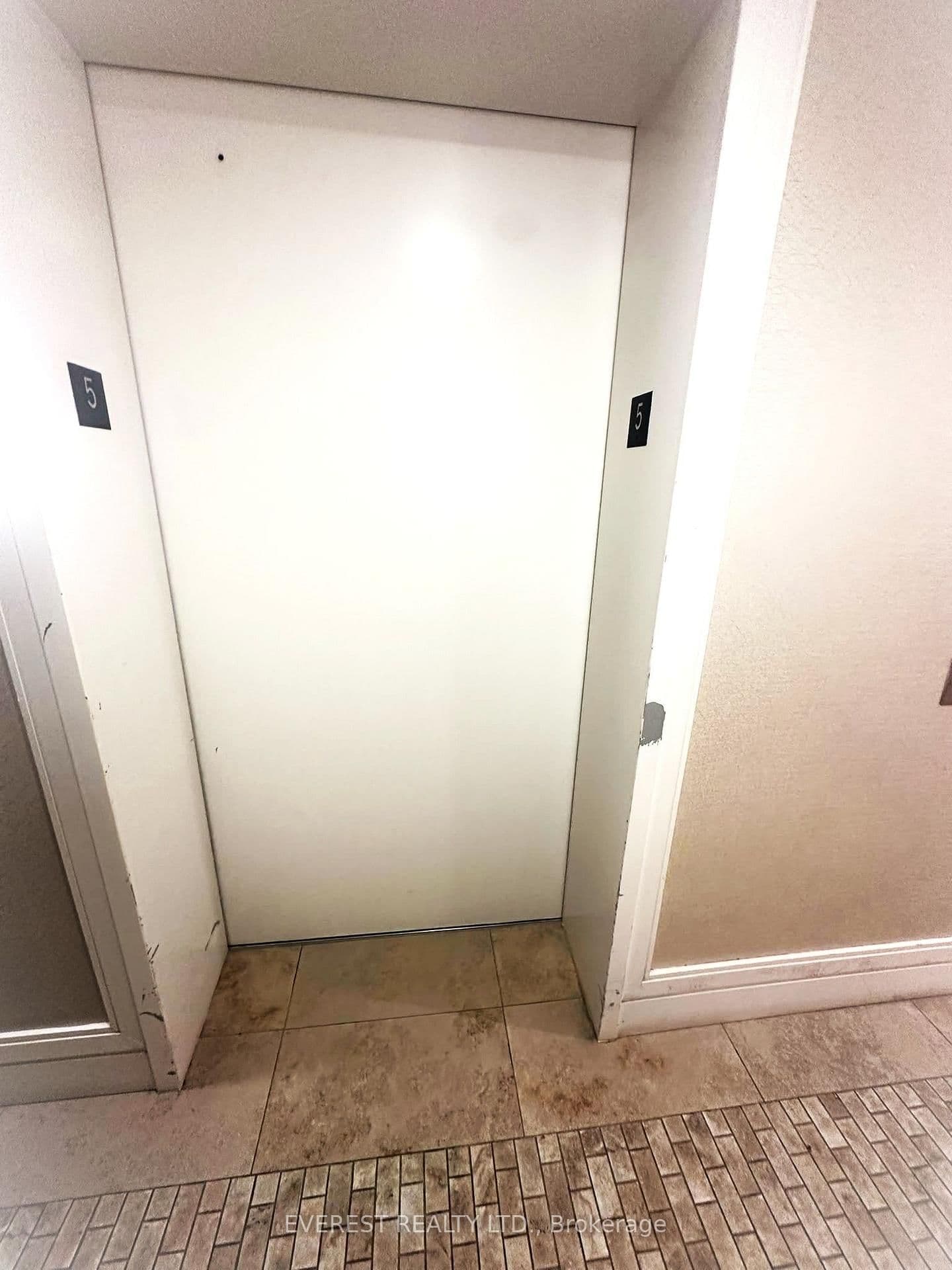 830 Lawrence Avenue W, Unit 517 thumbnail 3