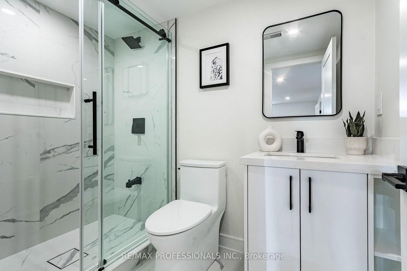 48 Lloyd Manor Road, Unit Lower thumbnail 10