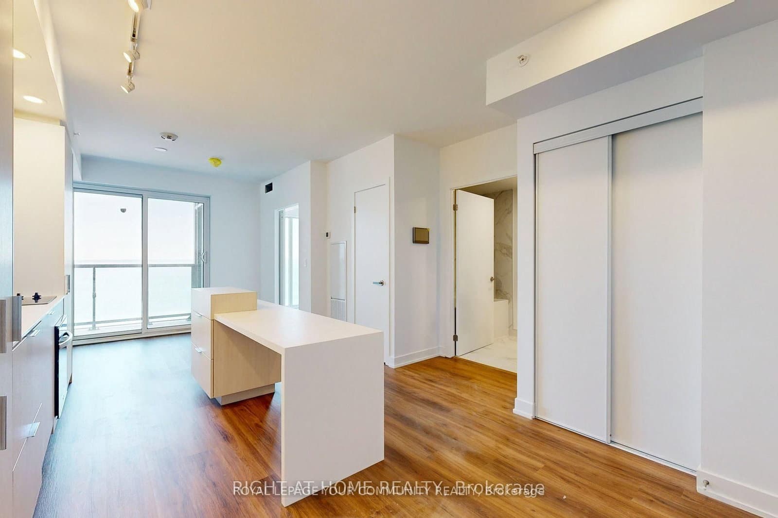 370 Martha Street, Unit 1006 thumbnail 9
