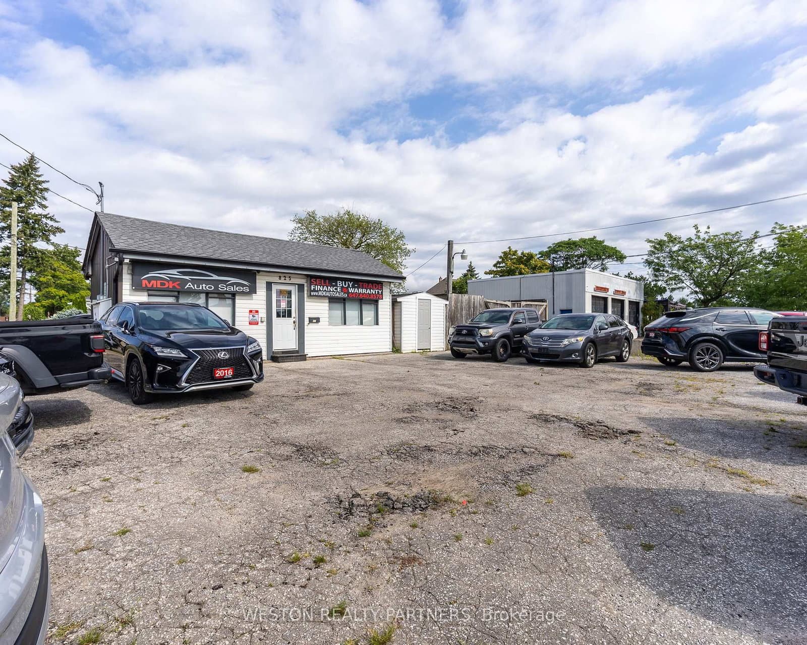 825-827 Lakeshore Road E thumbnail 16