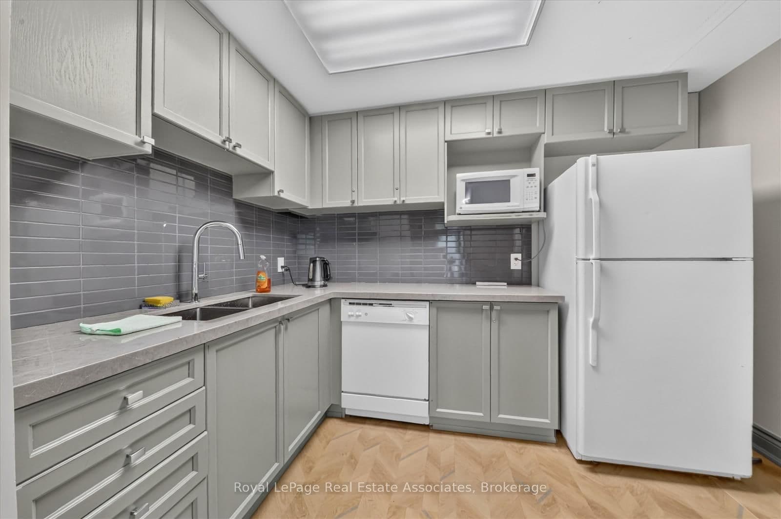 7 Michael Power Place, Unit 908 thumbnail 32